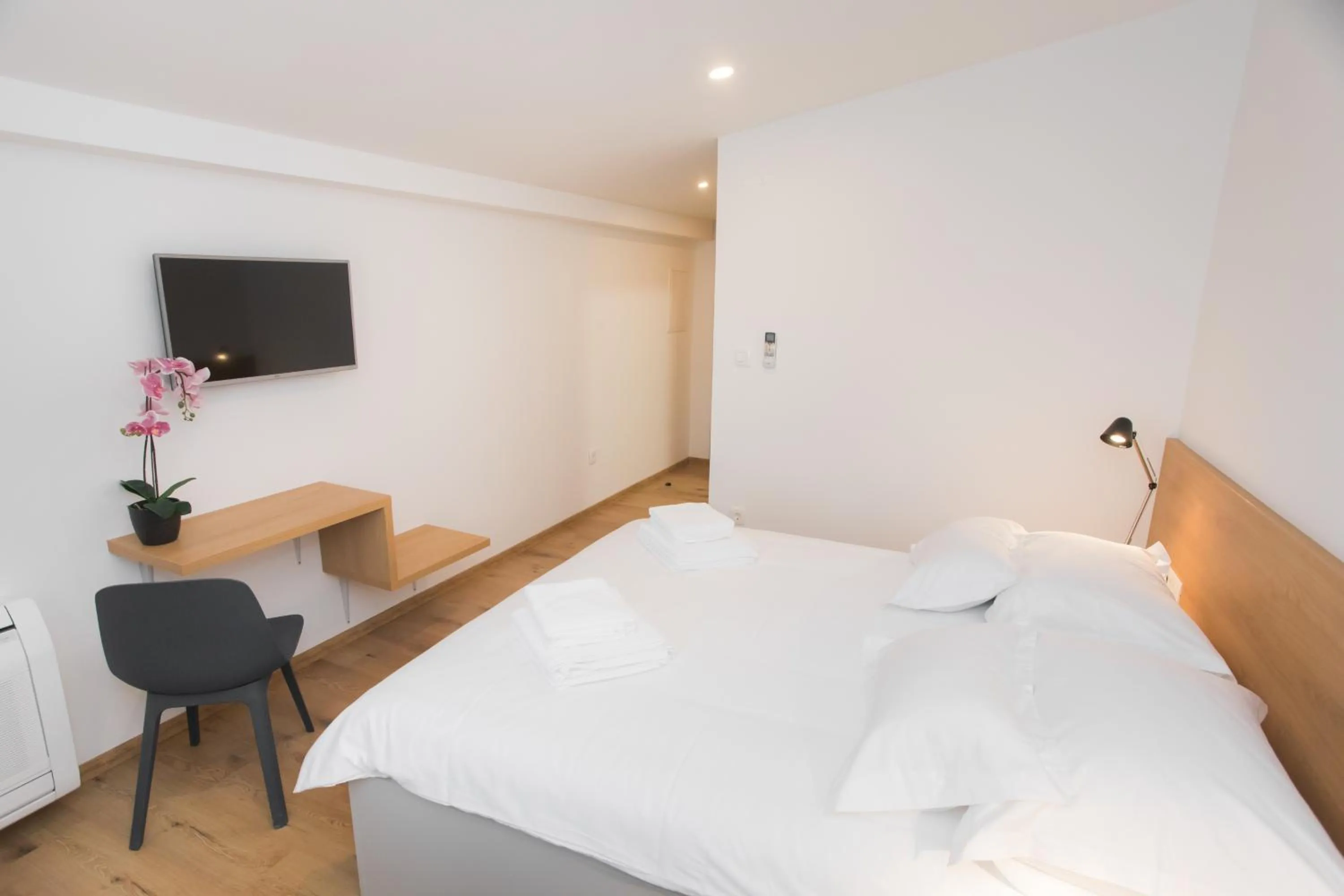Bed in Rooms Kala