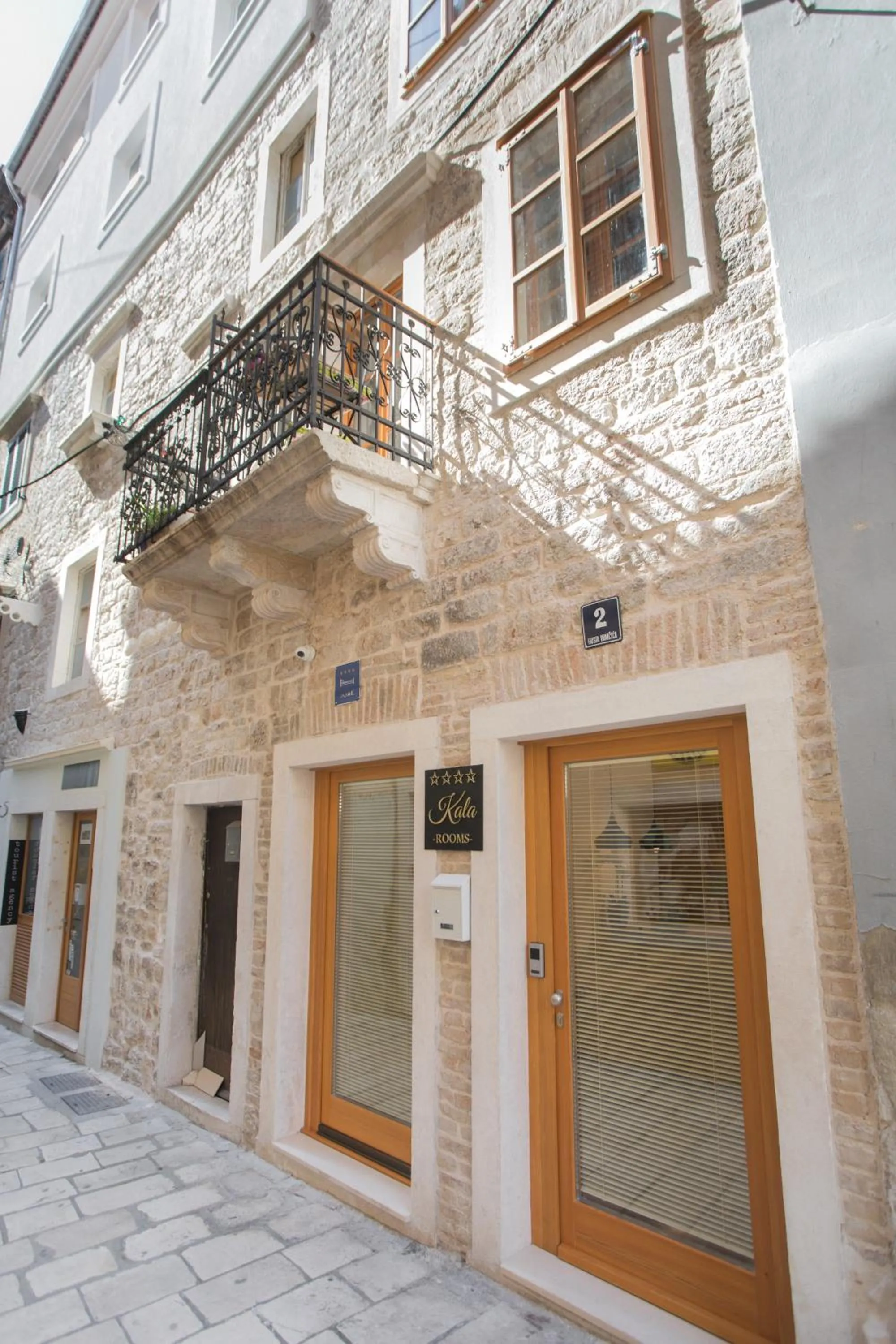Facade/entrance in Rooms Kala