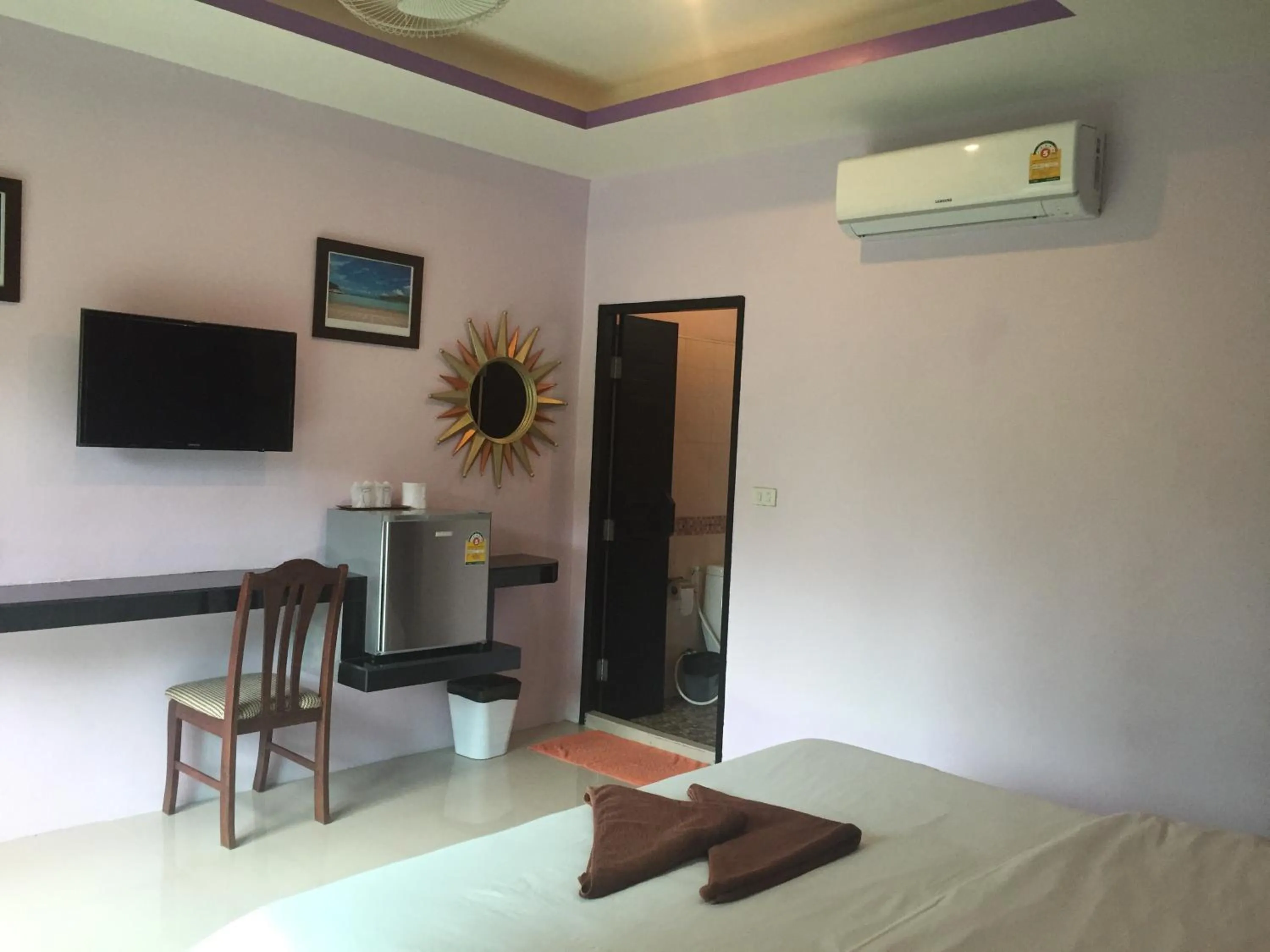 Decorative detail, Bed in Baan Suan Ta Hotel