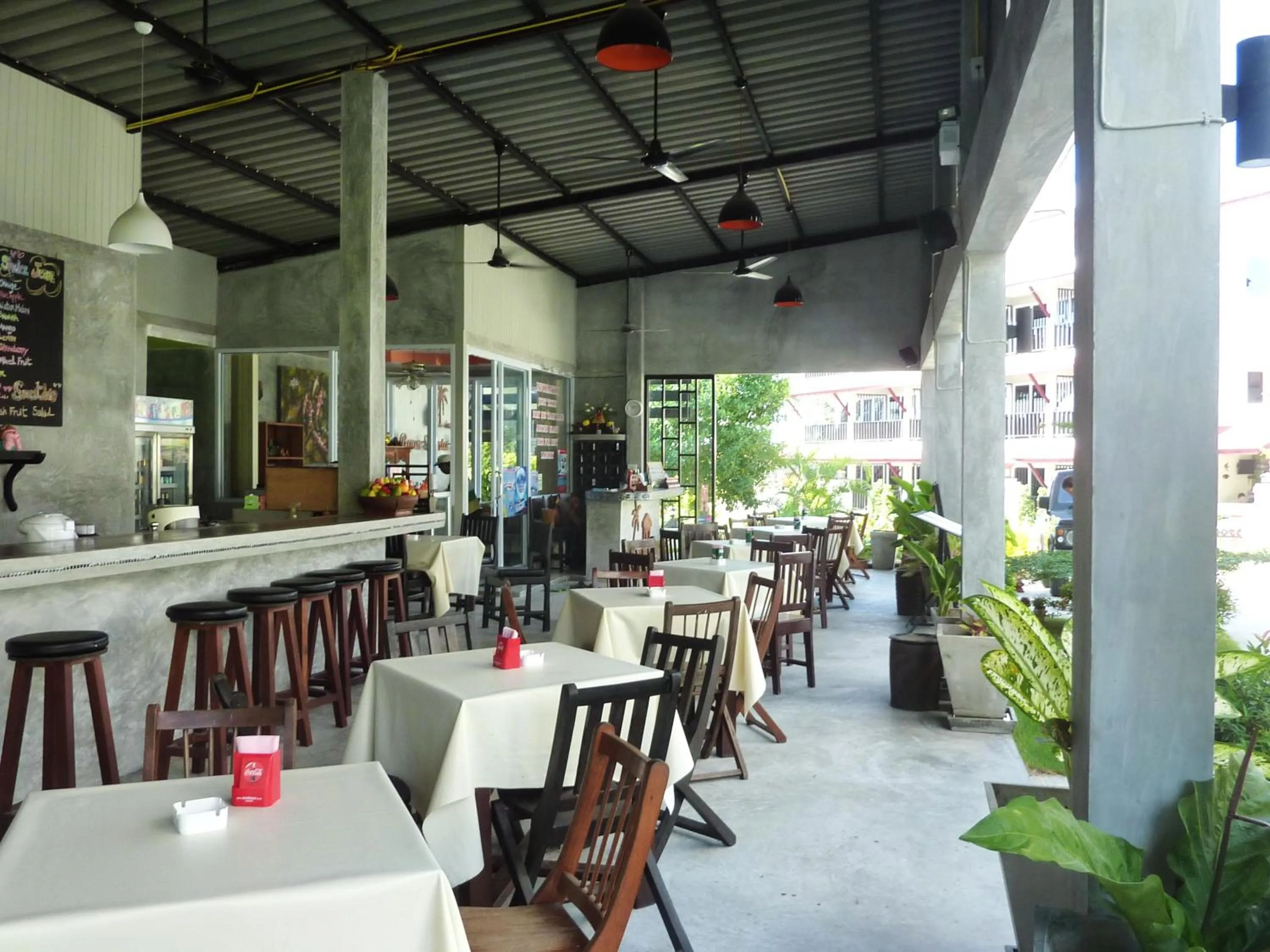 Restaurant/places to eat in Baan Suan Ta Hotel