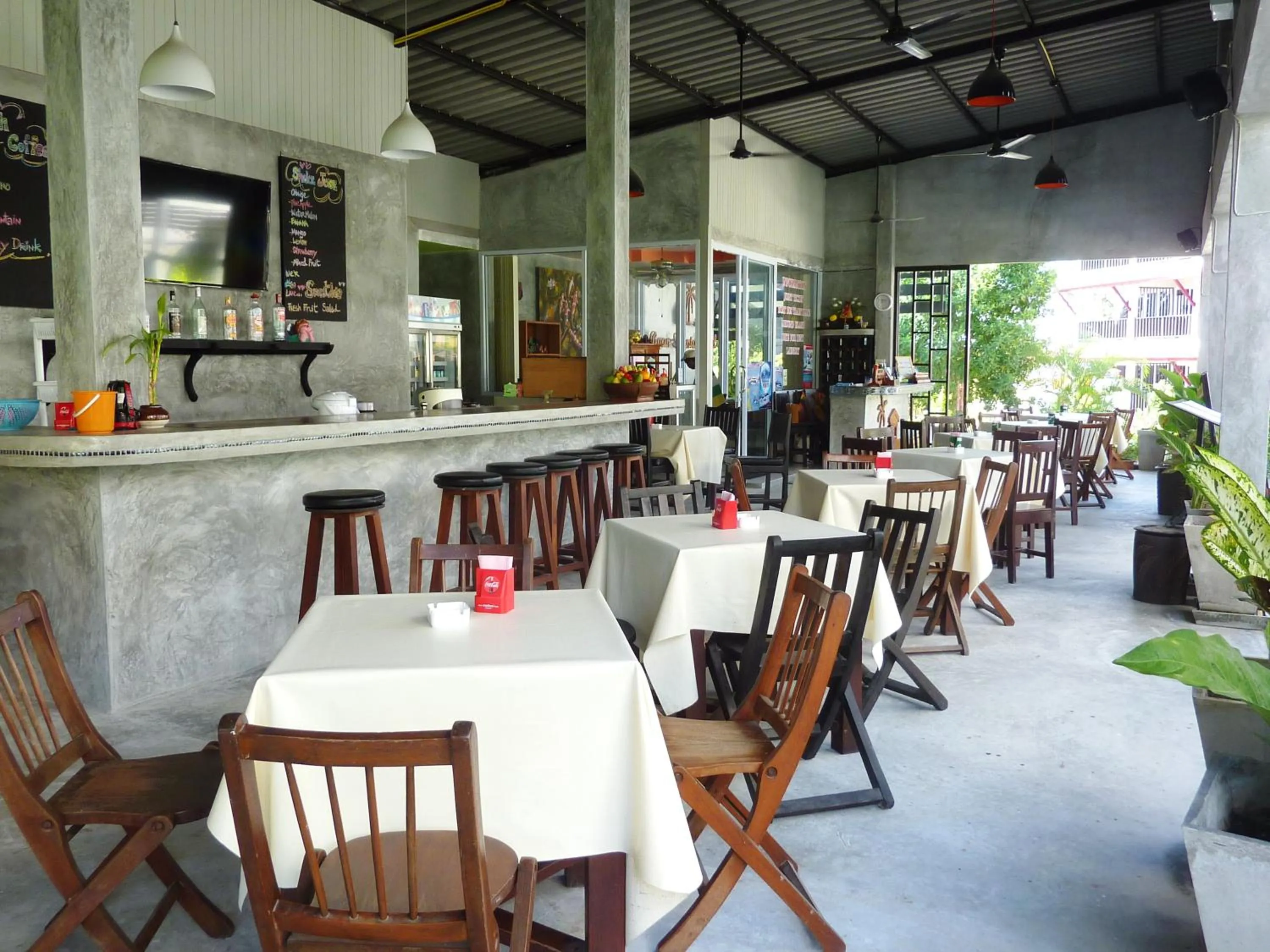 Restaurant/places to eat in Baan Suan Ta Hotel