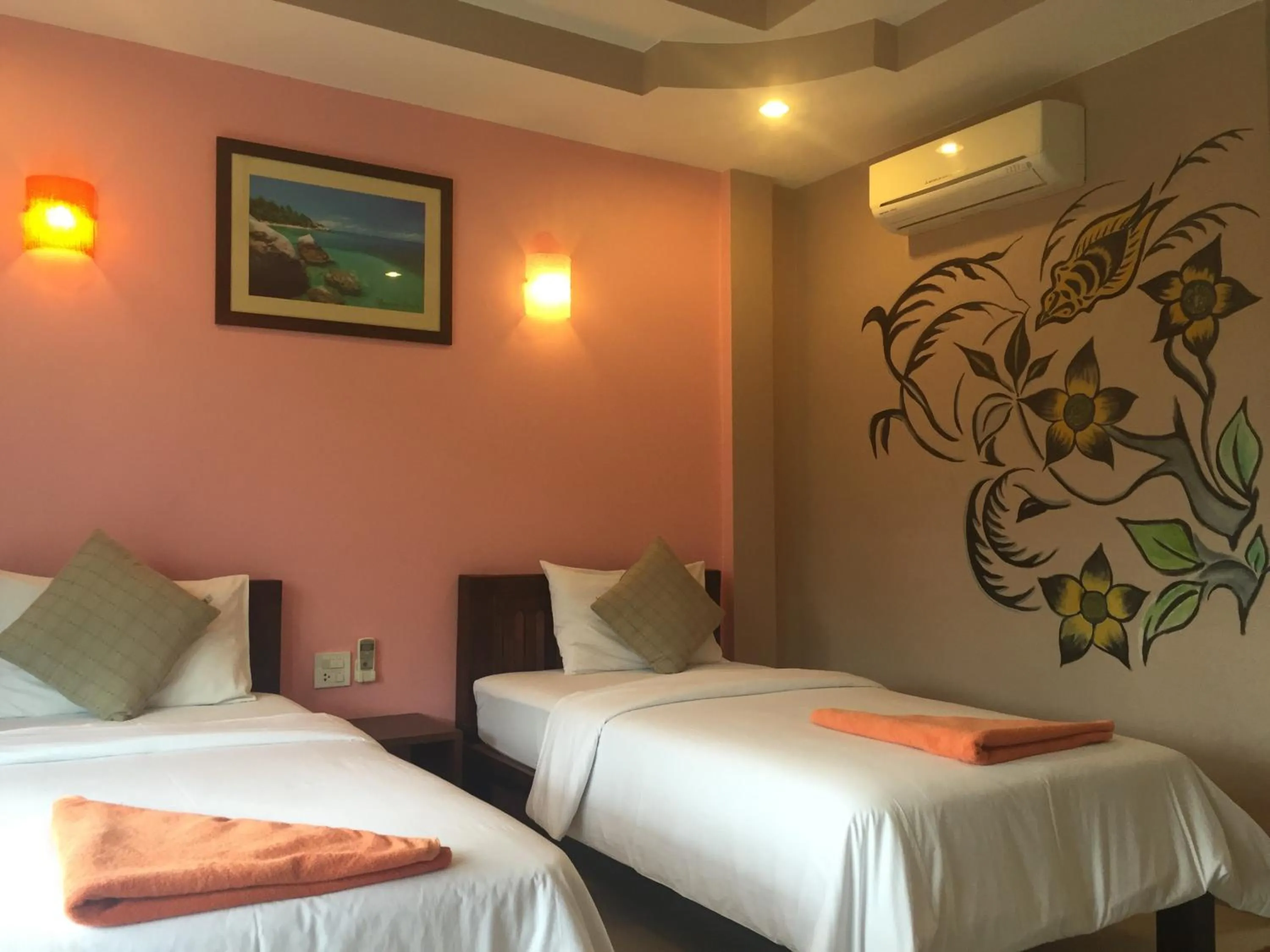 Decorative detail, Bed in Baan Suan Ta Hotel