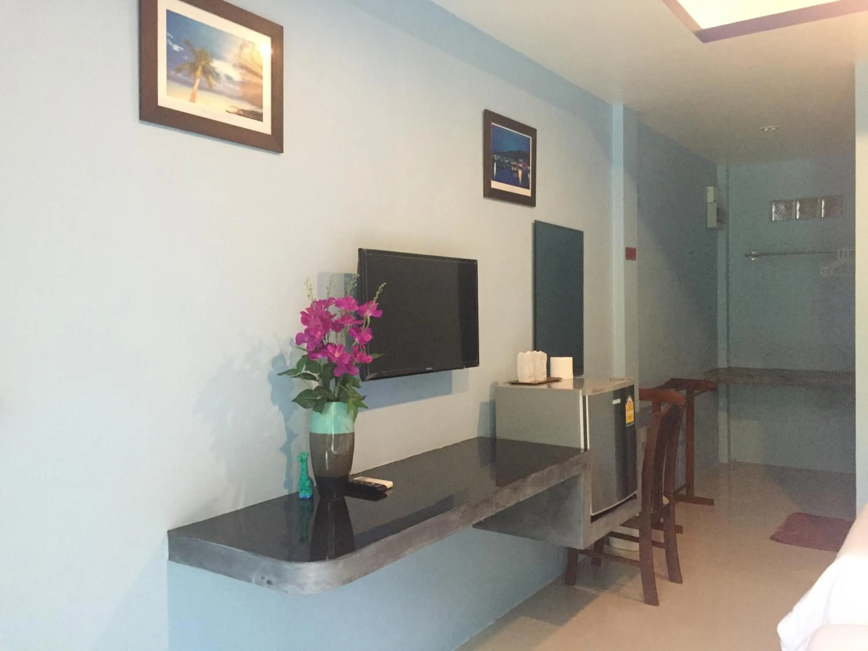 TV and multimedia in Baan Suan Ta Hotel