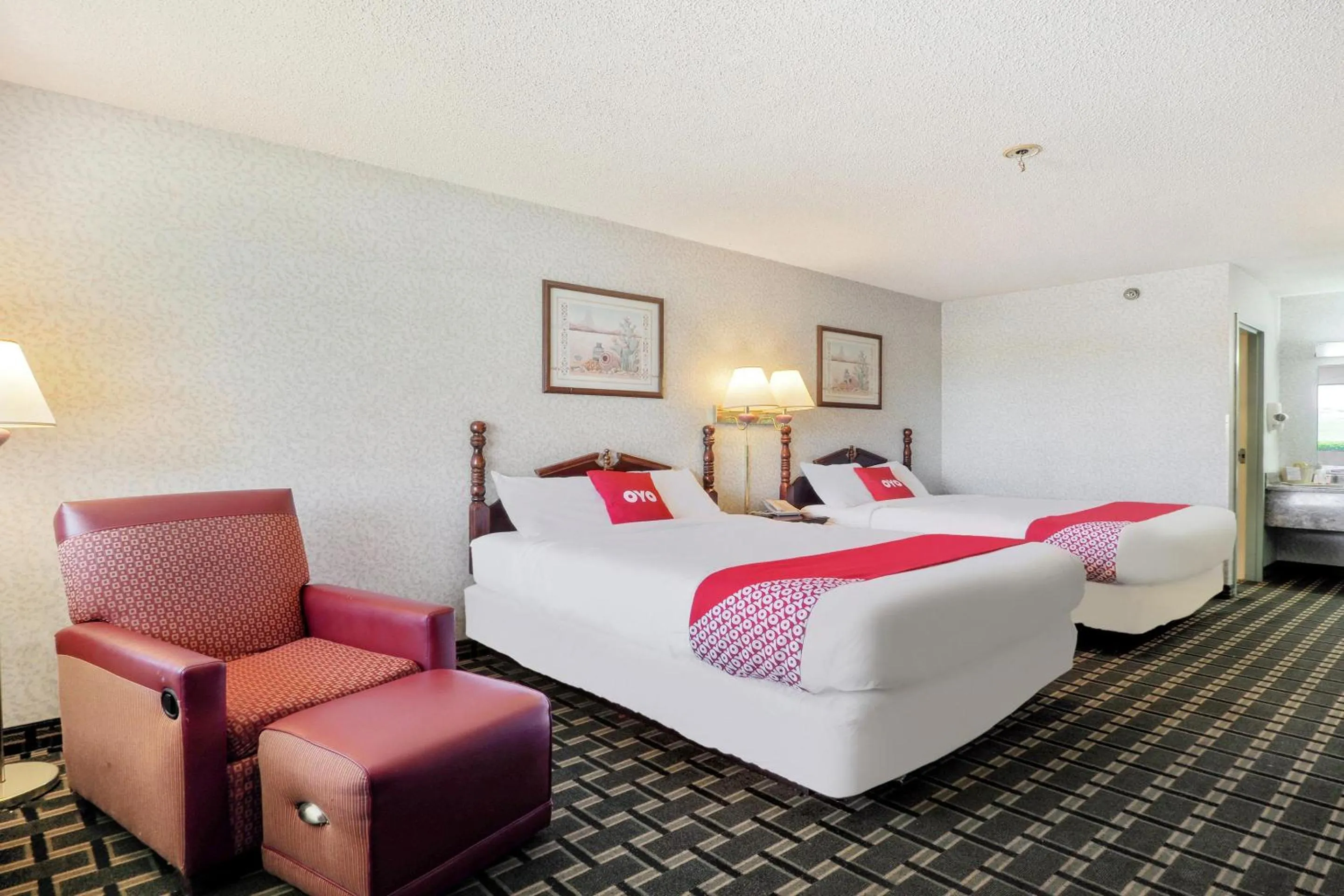 Bedroom, Bed in Lonestar Inn & Suites, Erick OK Hwy 40 BY OYO