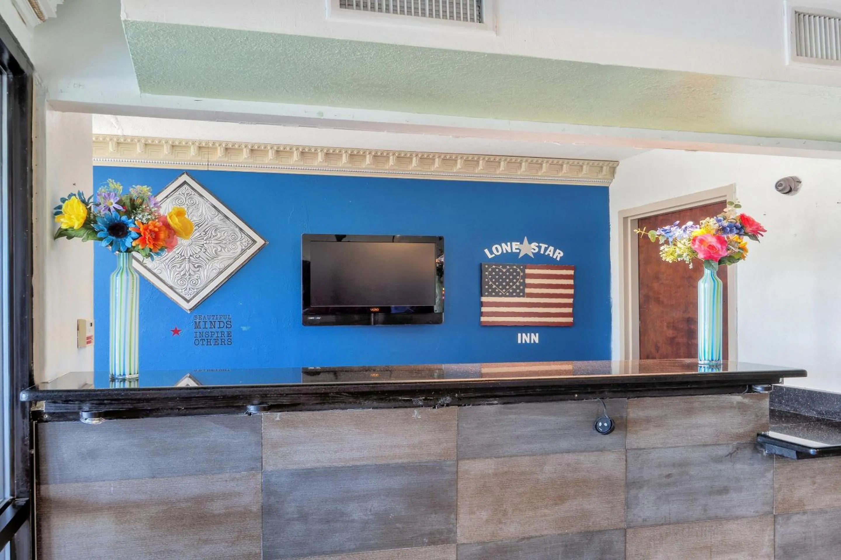 Communal lounge/ TV room in Lonestar Inn & Suites, Erick OK Hwy 40 BY OYO