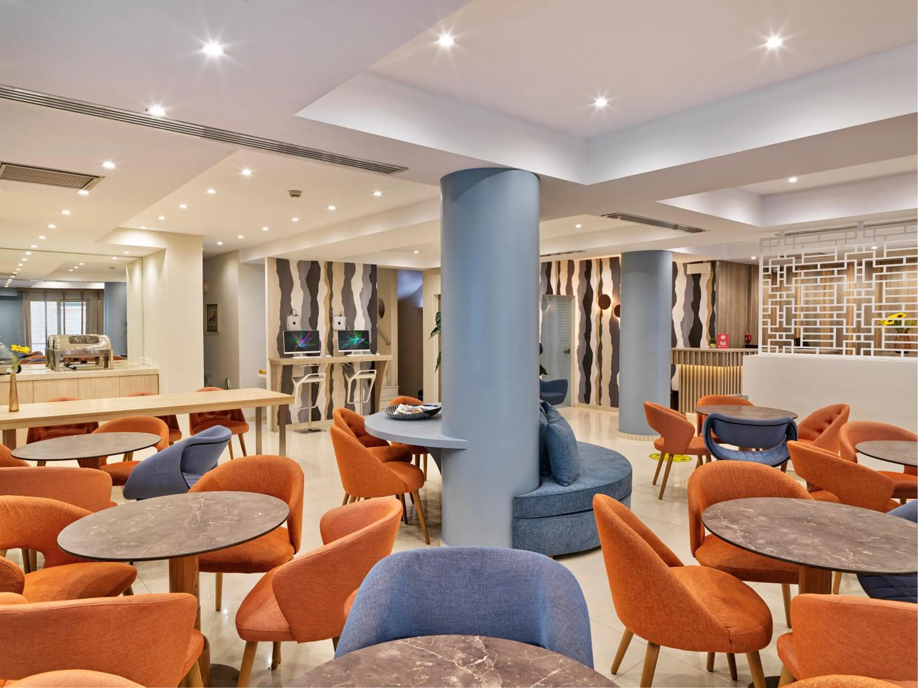 Restaurant/places to eat in Phidias Piraeus Hotel