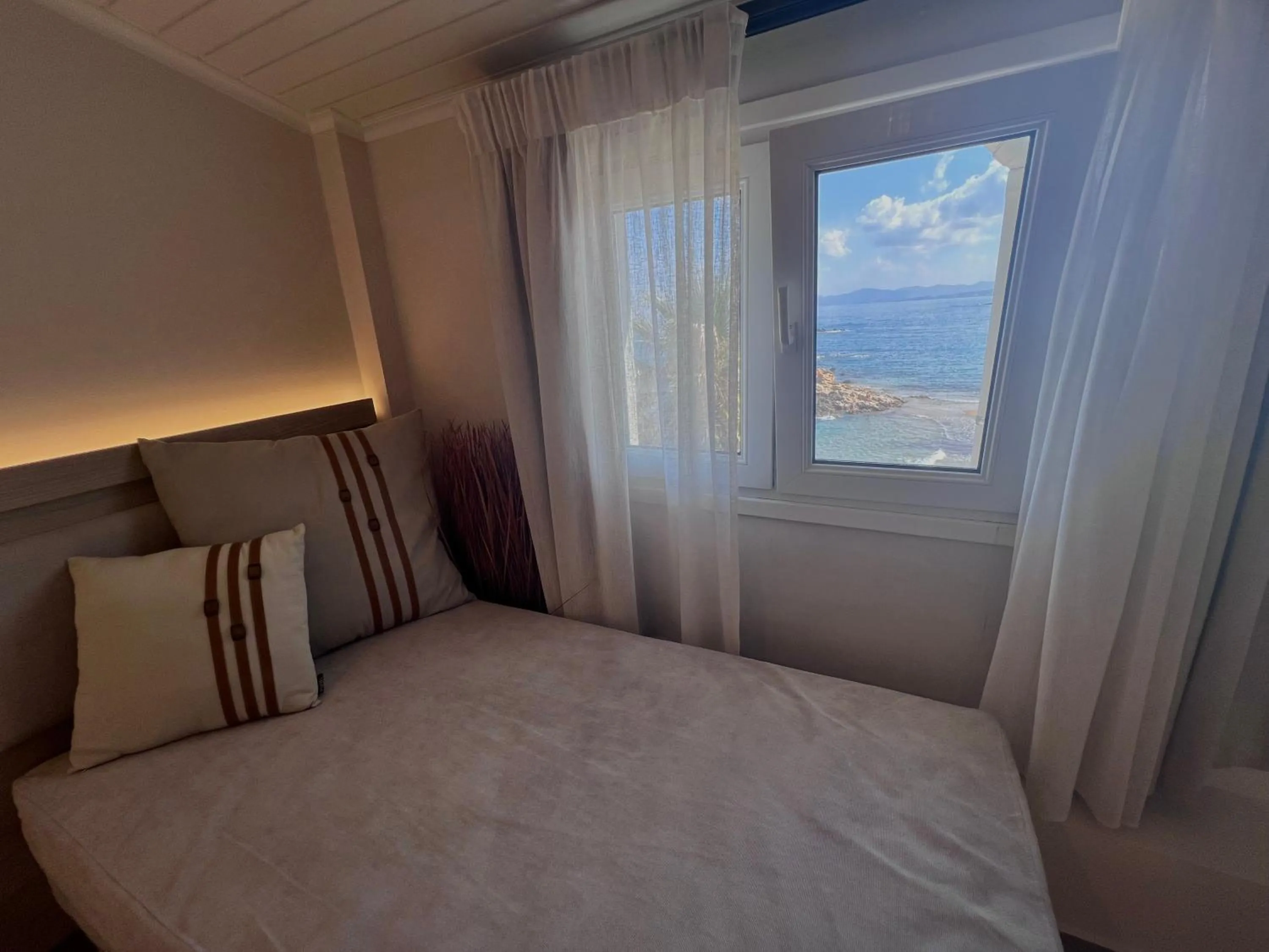 Studio with Sea View - Attic in Sea Breeze
