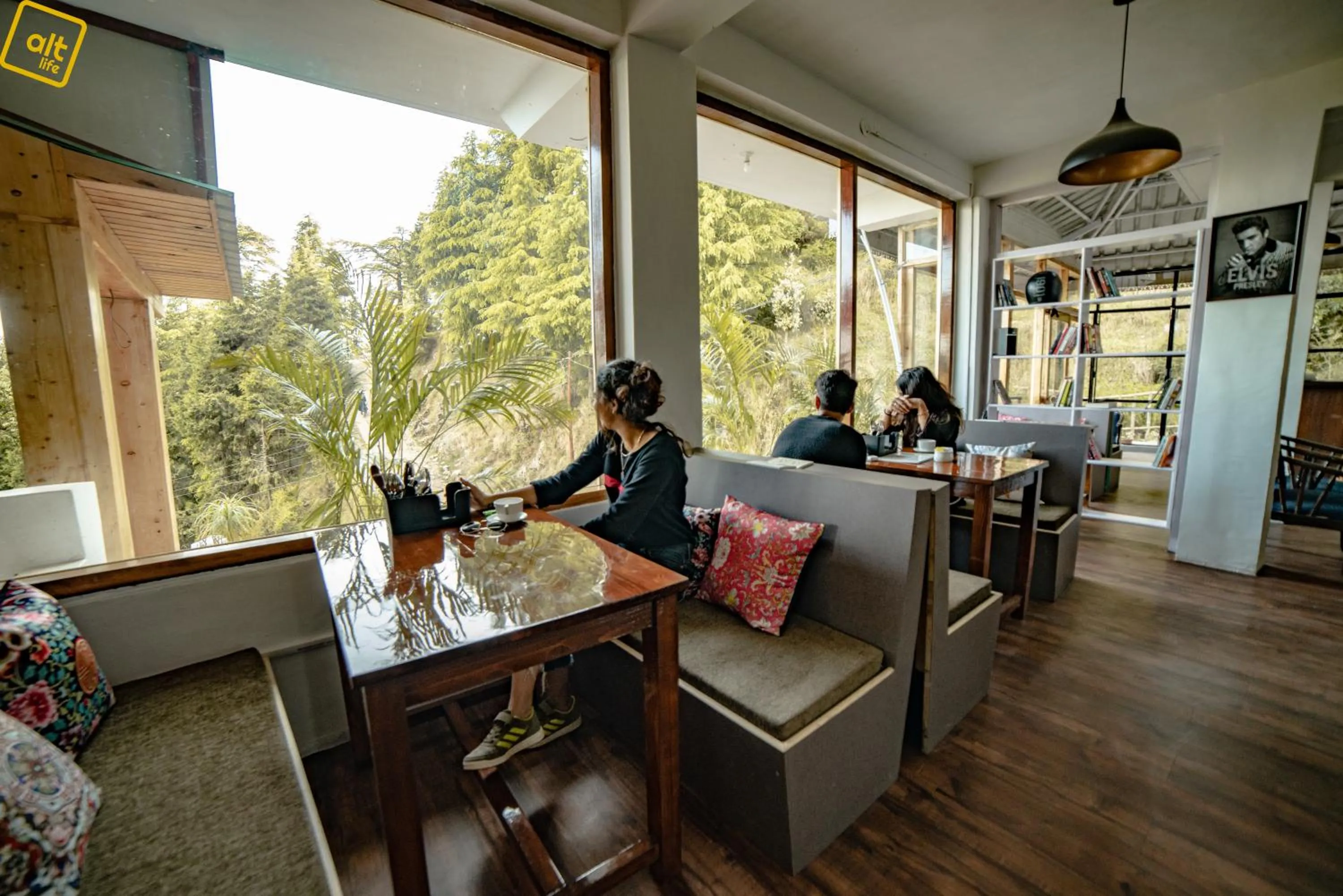 Alt Life Stays - Dharamkot Mcleodganj