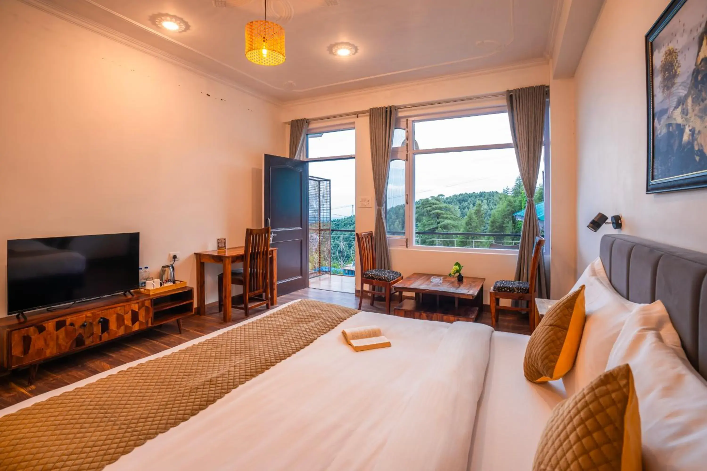 Superior King Room in Alt Life Stays - Dharamkot Mcleodganj Superior King Room in Alt Life Stays - Dharamkot Mcleodganj