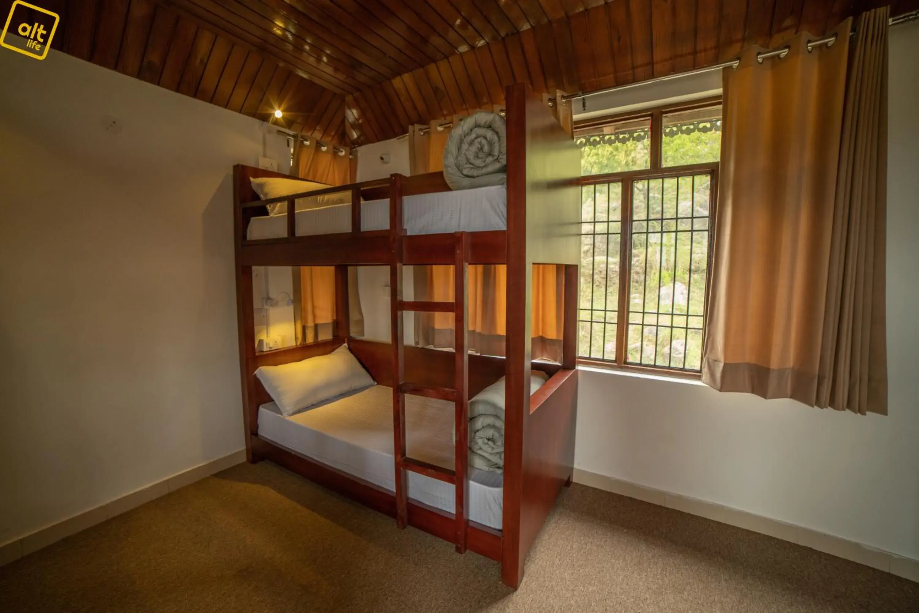 Bed in 6-Bed Mixed Dormitory Room in Alt Life Stays - Dharamkot Mcleodganj Bed in 6-Bed Mixed Dormitory Room in Alt Life Stays - Dharamkot Mcleodganj