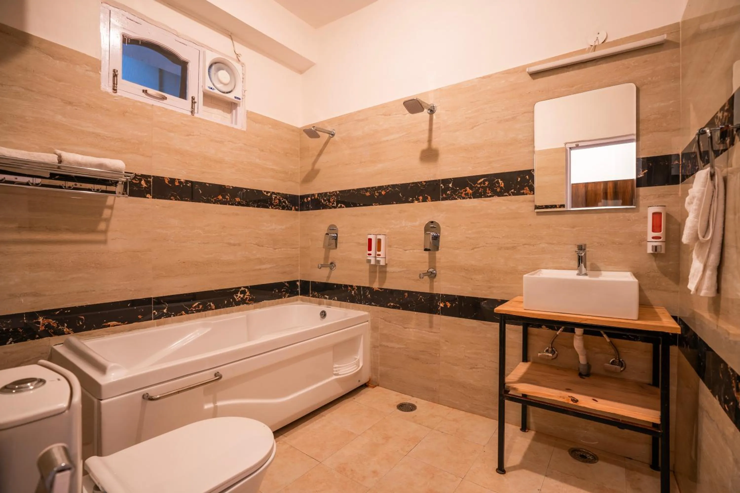 Alt Life Stays - Dharamkot Mcleodganj