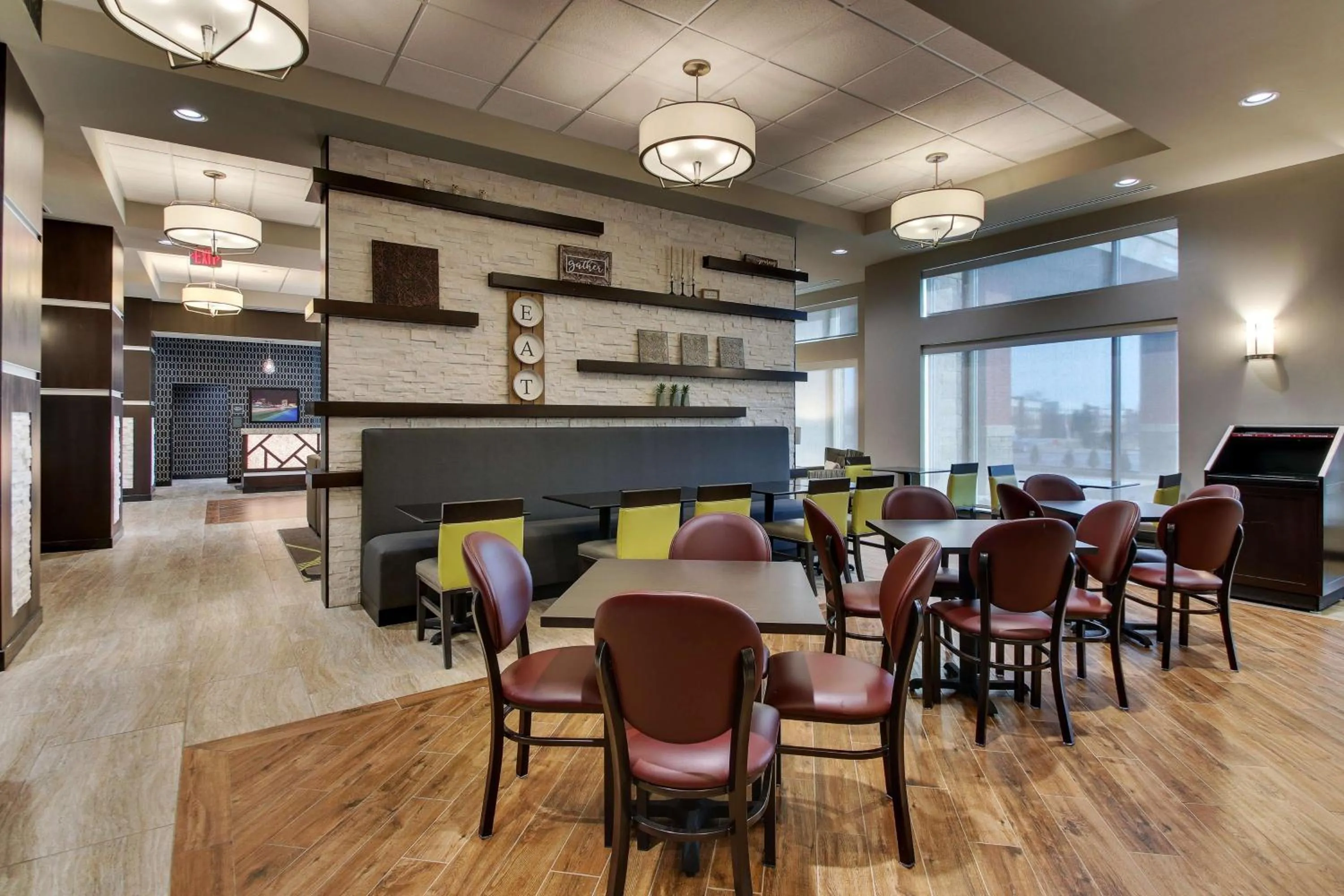 Restaurant/places to eat in Drury Inn & Suites Cleveland Beachwood