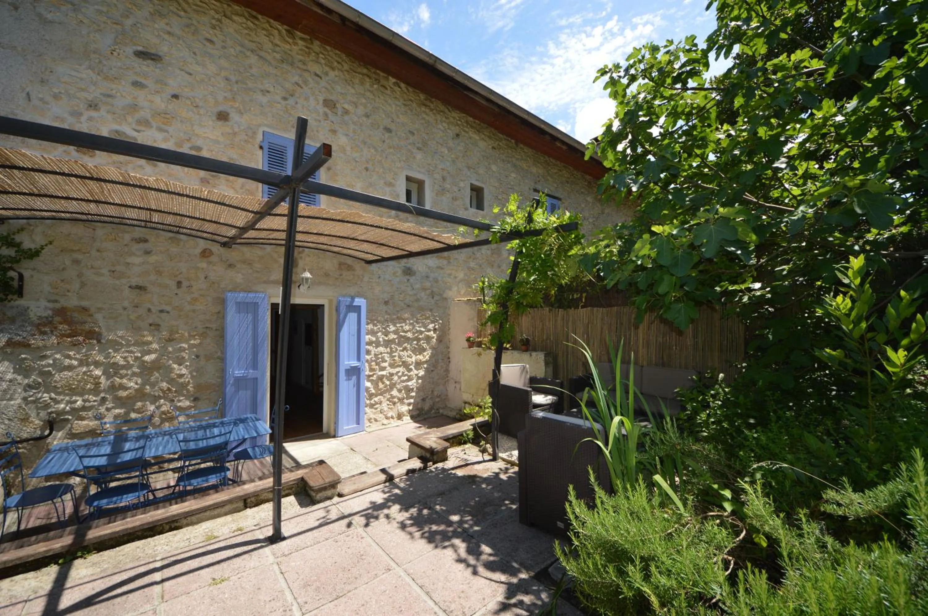 Patio in Maison Maliga J&G House
