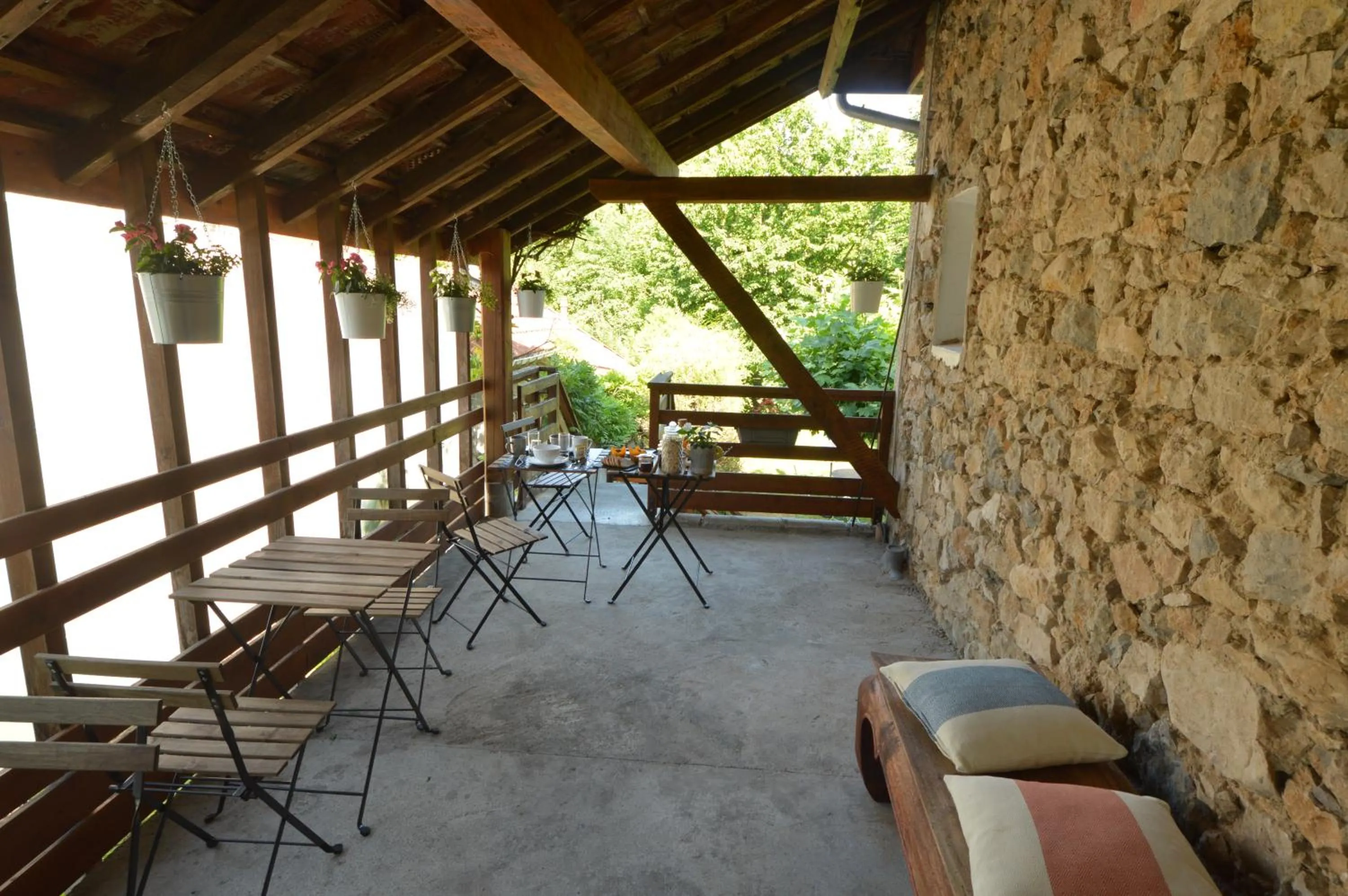 Patio in Maison Maliga J&G House