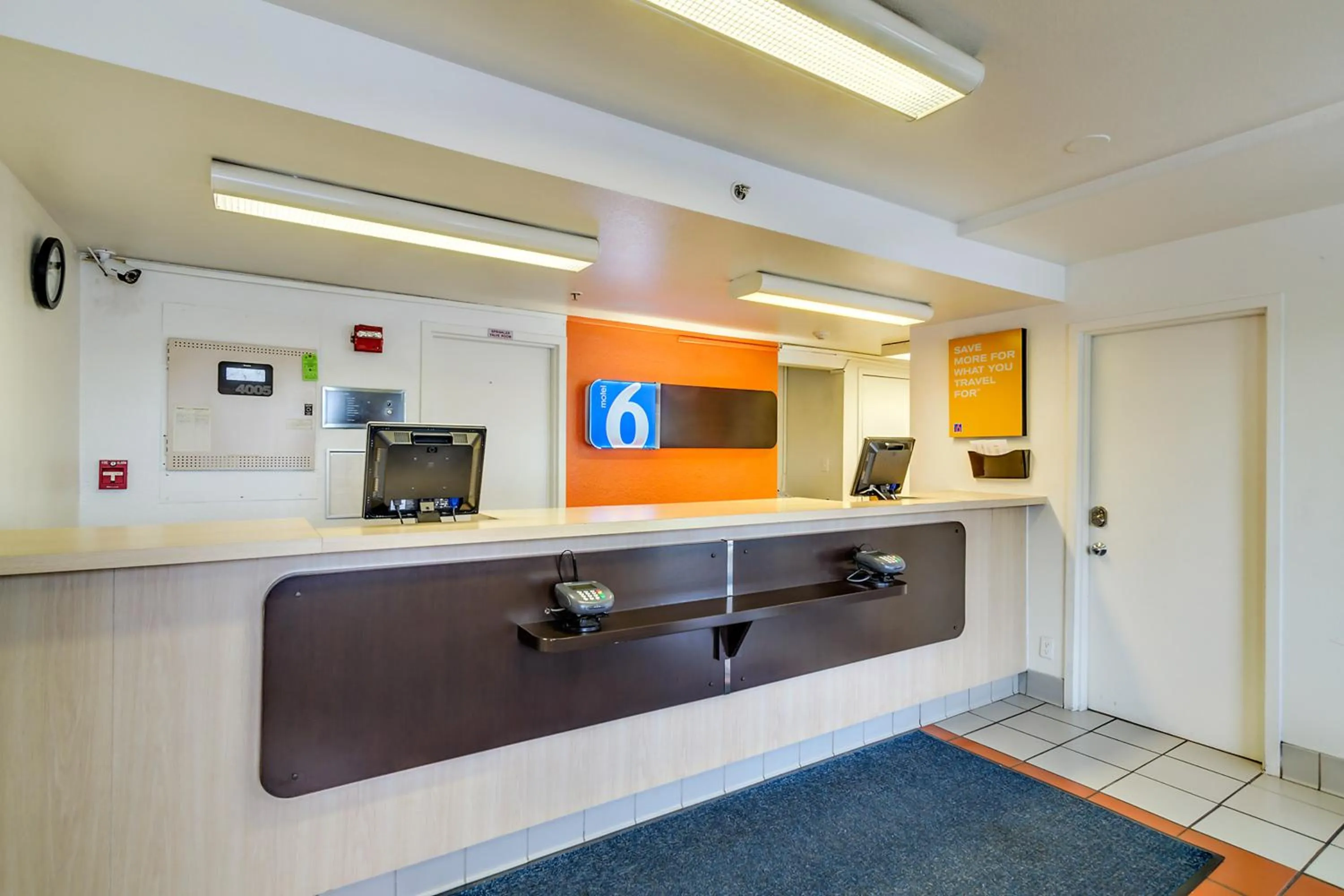 Lobby or reception in Motel 6-Linthicum Heights, MD - BWI Airport