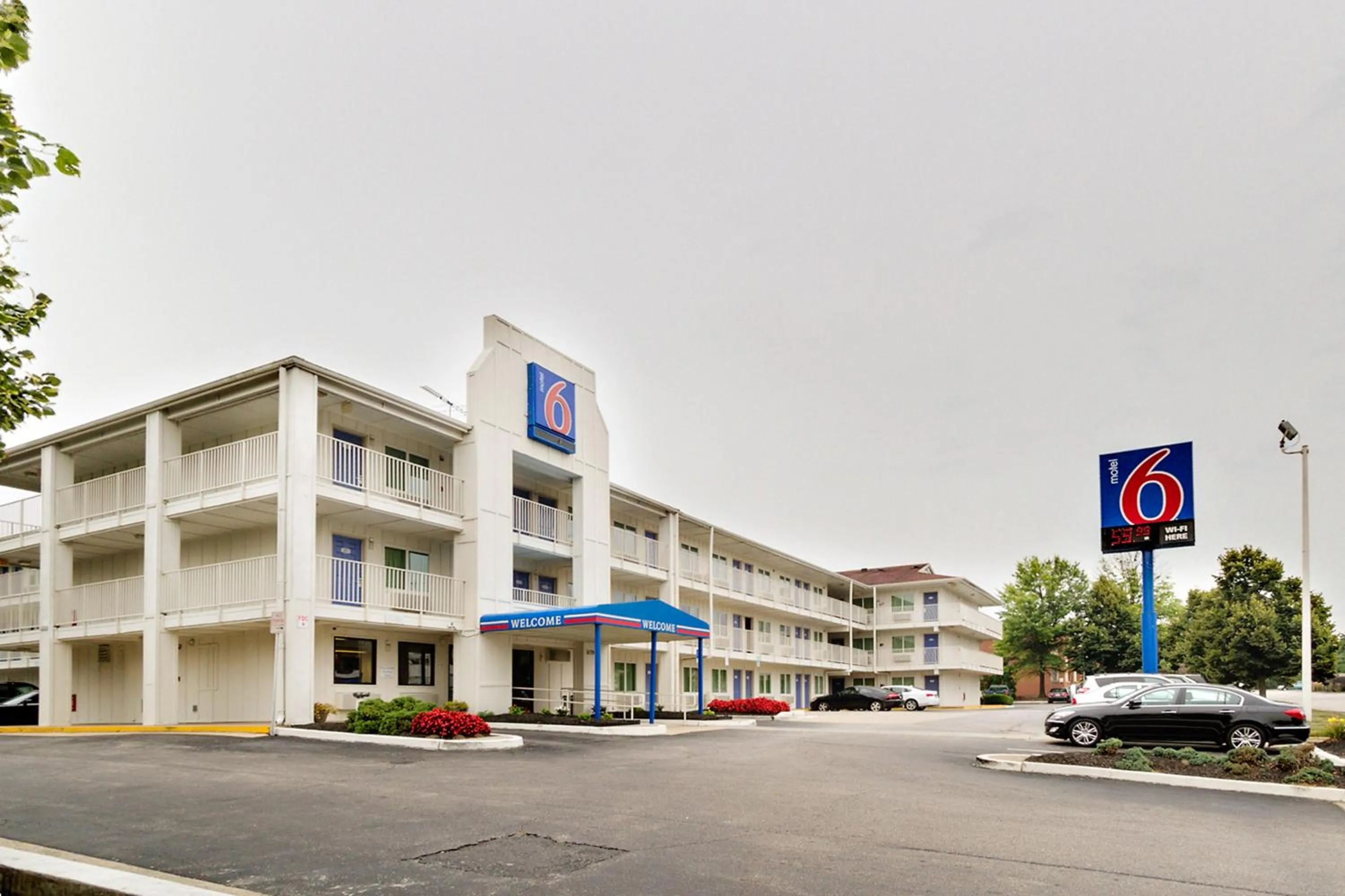 Facade/entrance in Motel 6-Linthicum Heights, MD - BWI Airport
