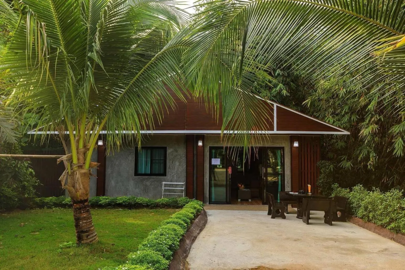 Garden in Oscar Villa Aonang Krabi