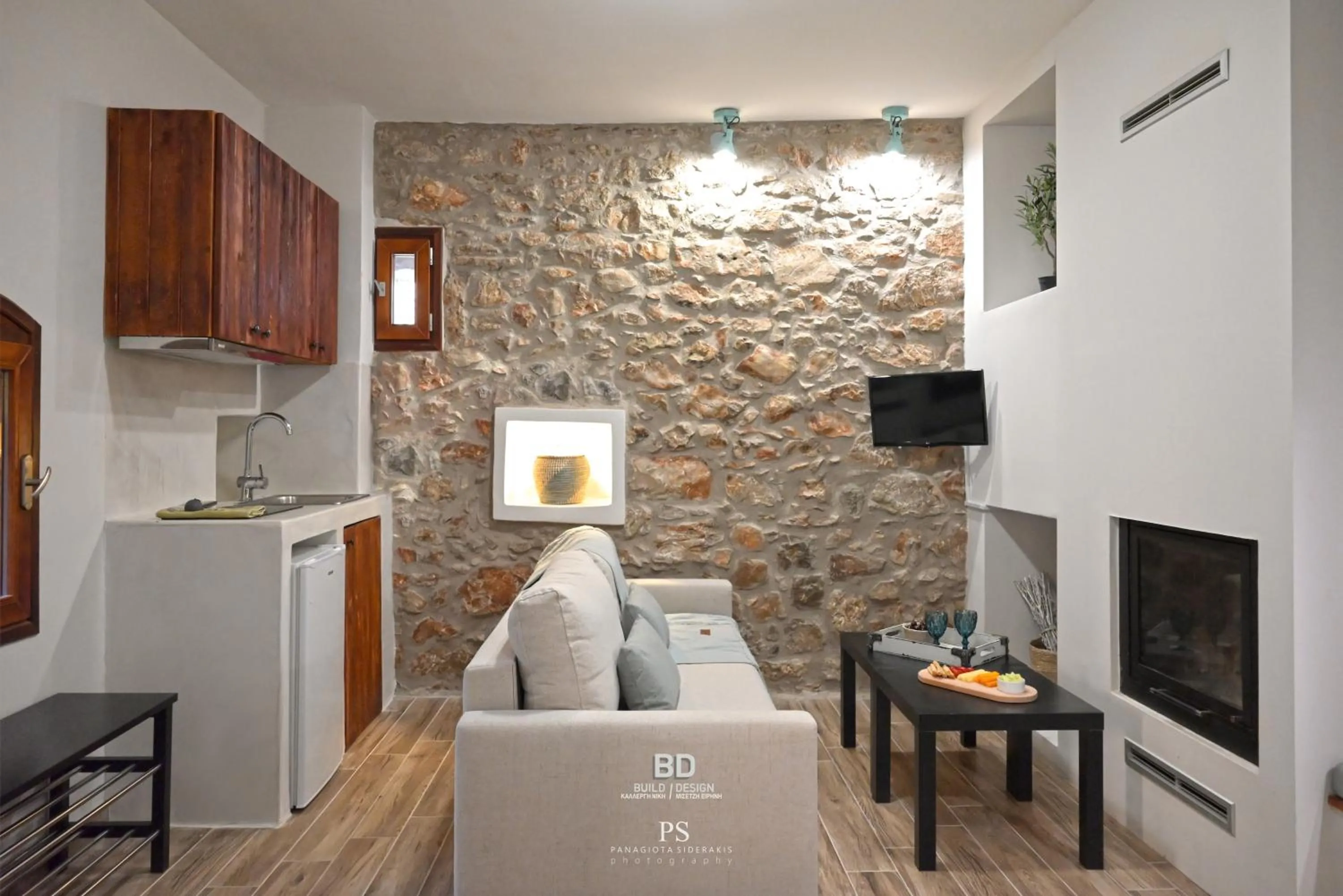 Pyrgos Houses and Restaurant