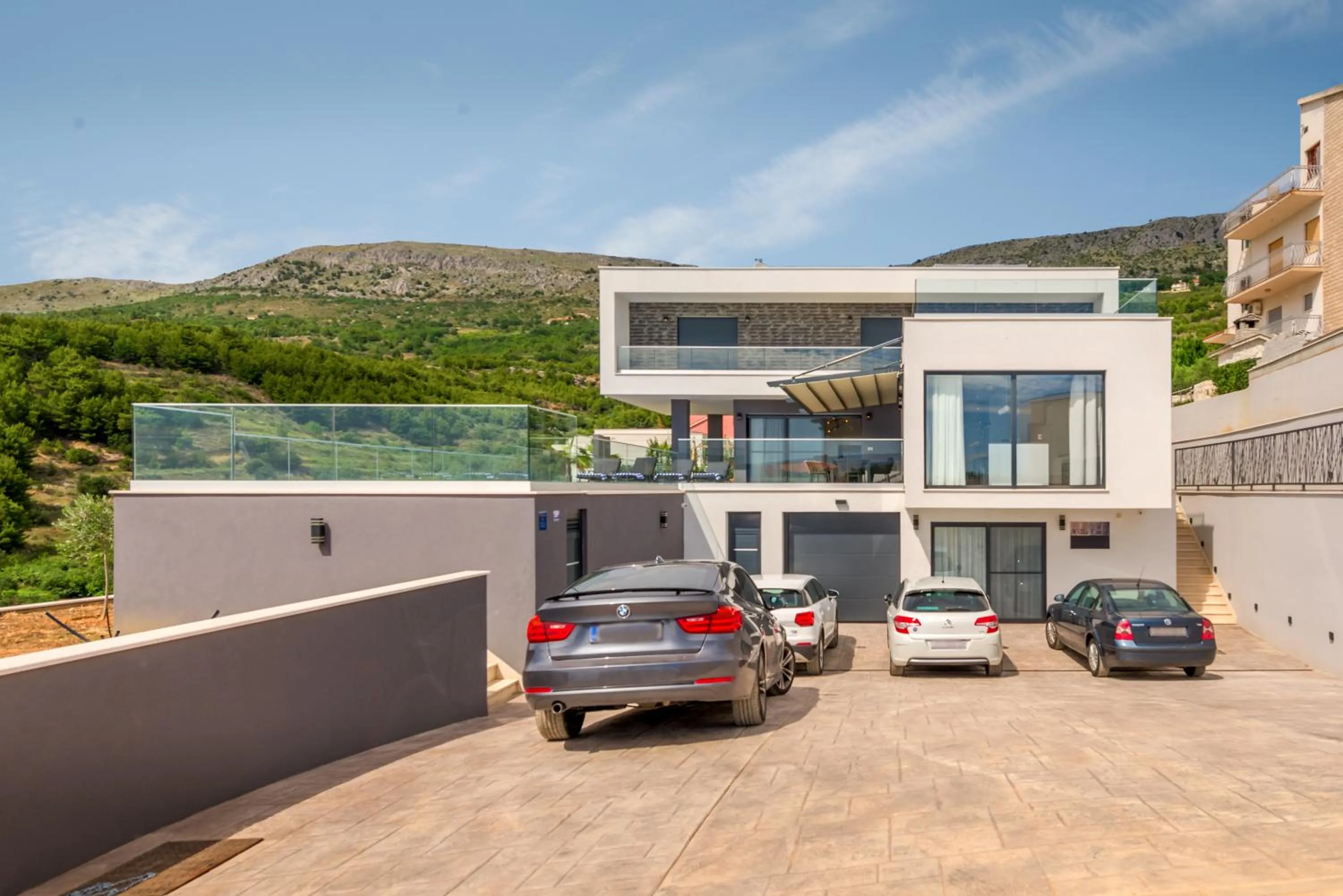 Facade/entrance in Villa Luna Podstrana