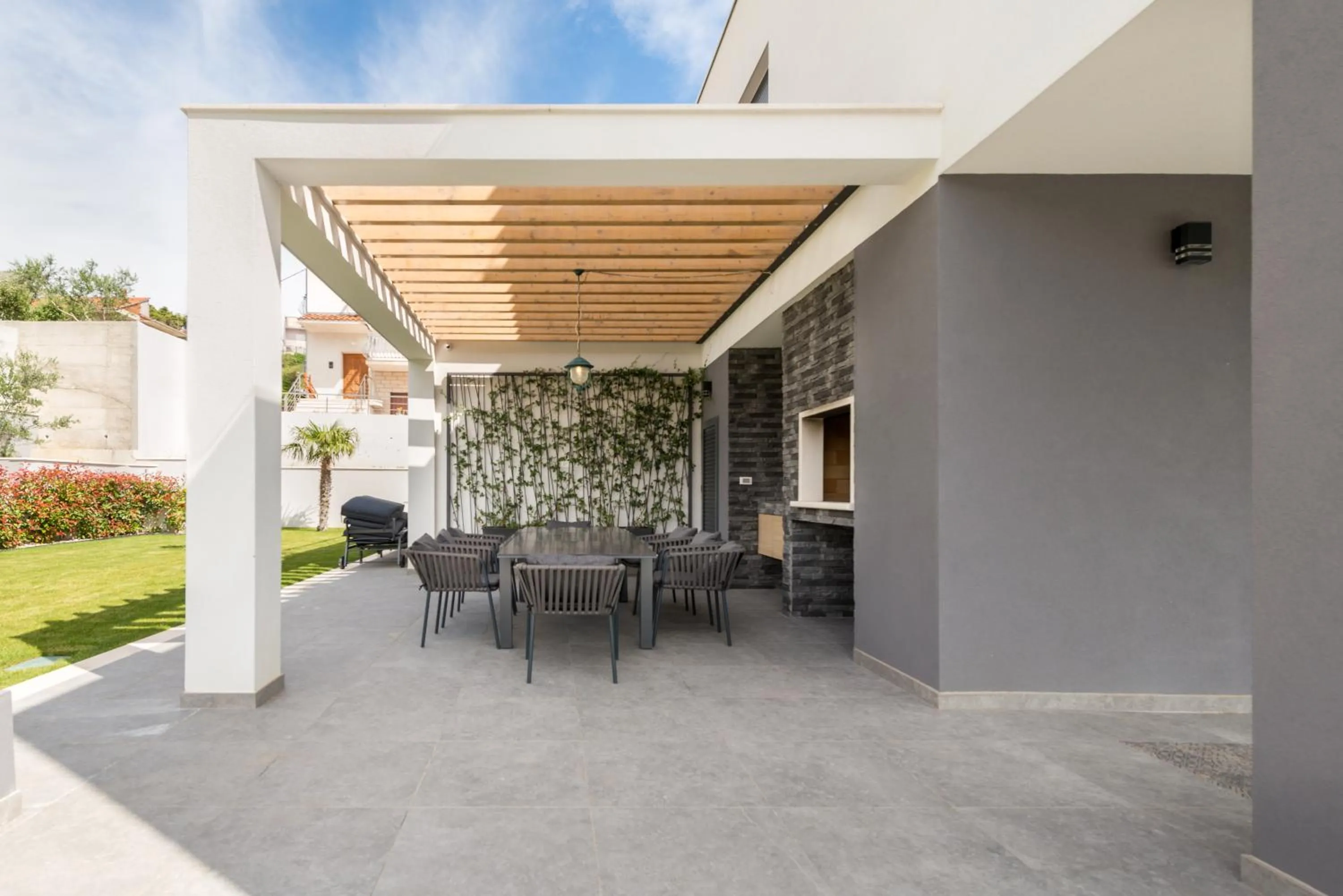 BBQ facilities in Villa Luna Podstrana