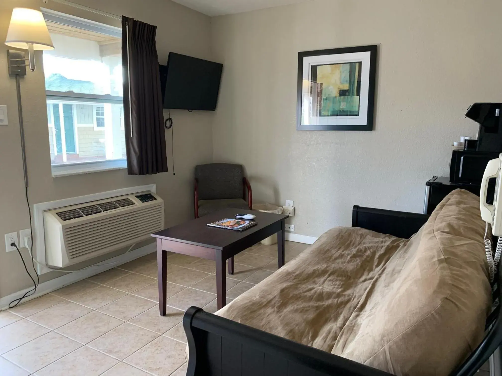 Queen Room with Spa Bath - single occupancy in Sea Horse Inn and Cottages Queen Room with Spa Bath - single occupancy in Sea Horse Inn and Cottages