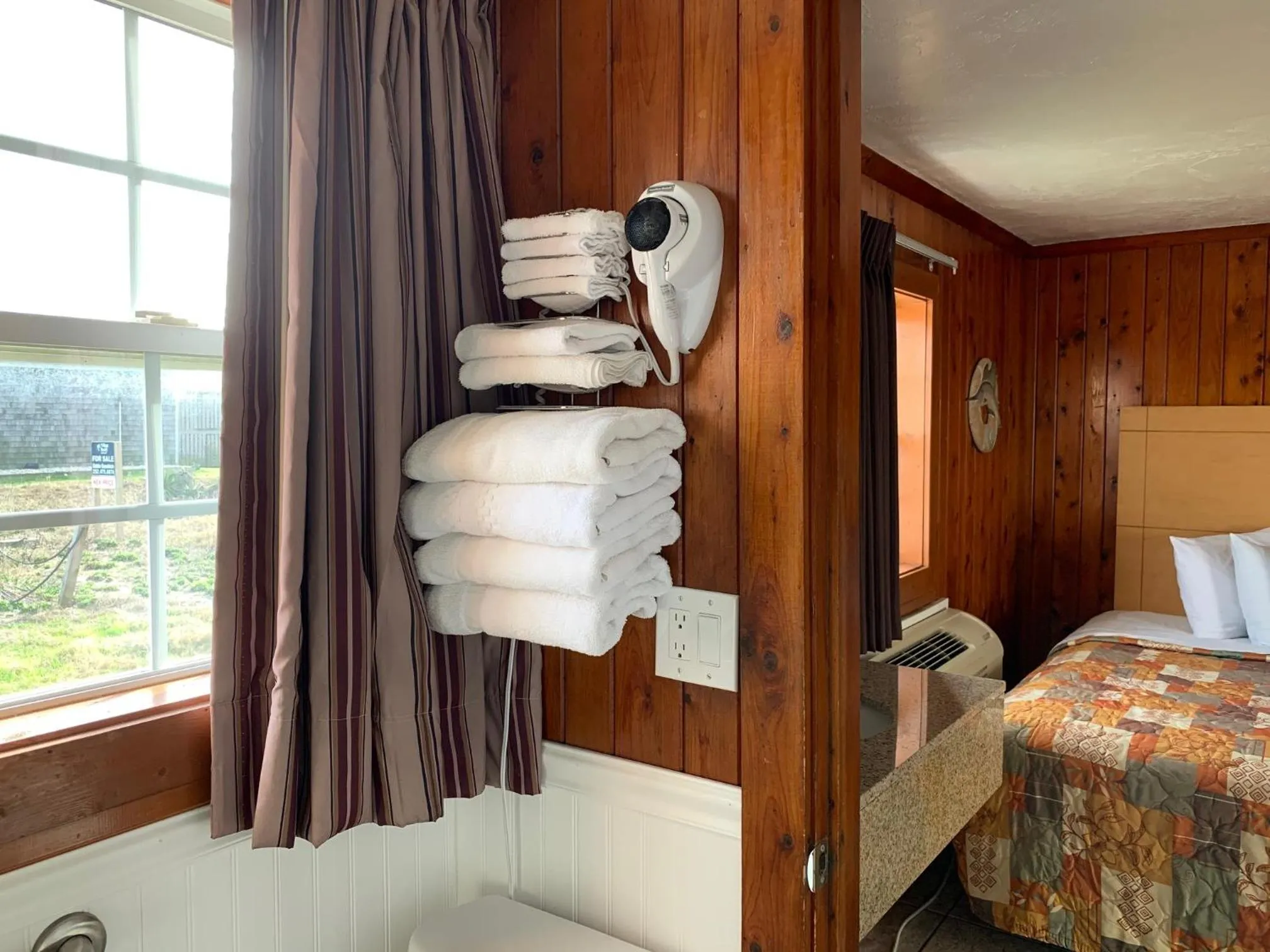 Bed in Sea Horse Inn and Cottages