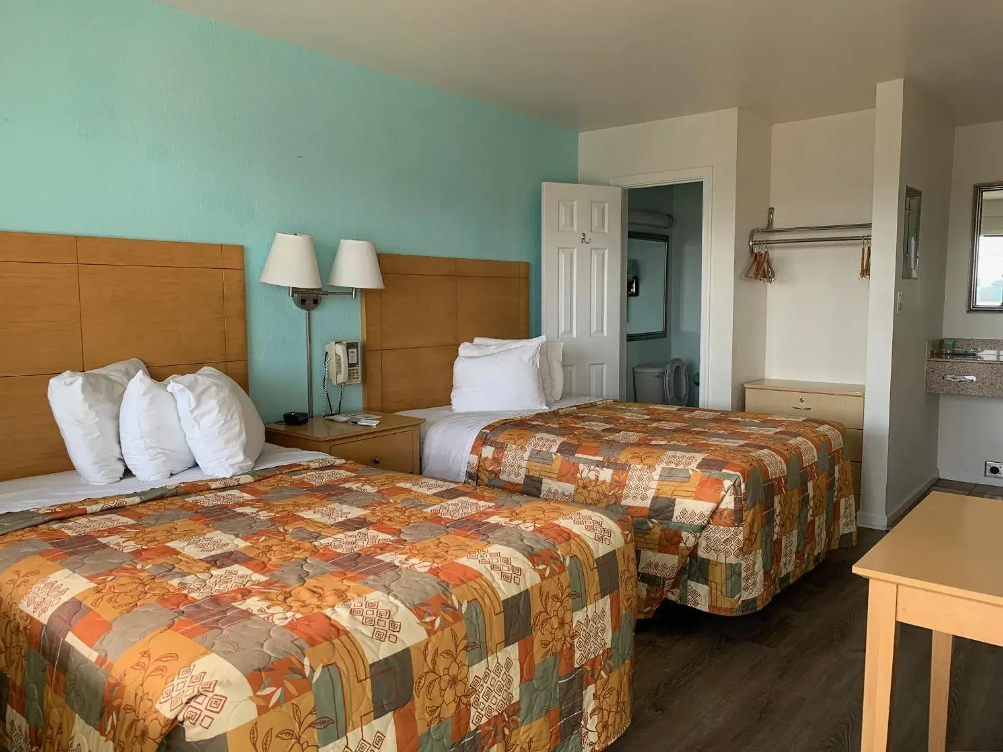 Standard Double Room - single occupancy in Sea Horse Inn and Cottages Standard Double Room - single occupancy in Sea Horse Inn and Cottages