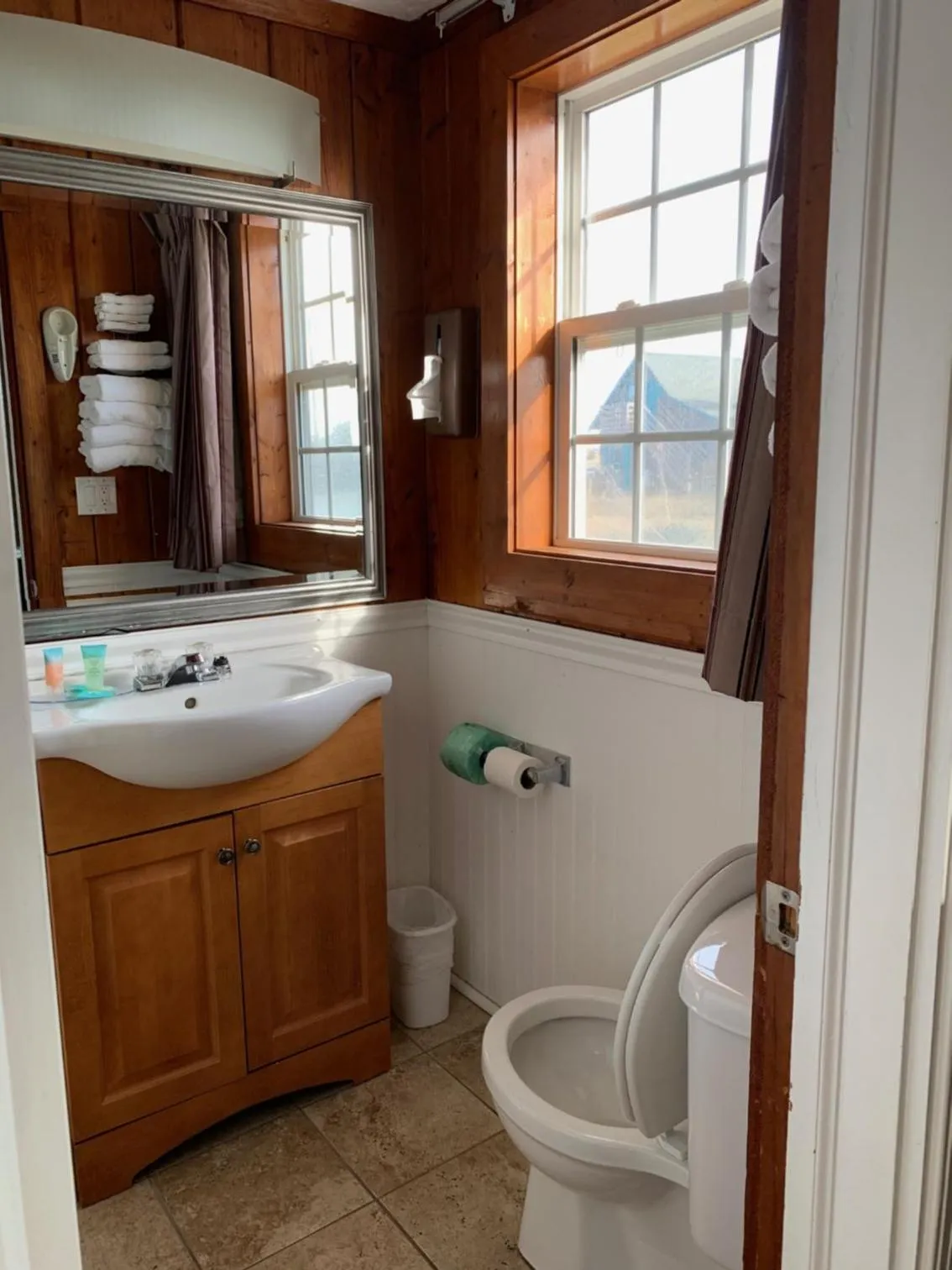 Bathroom in Sea Horse Inn and Cottages