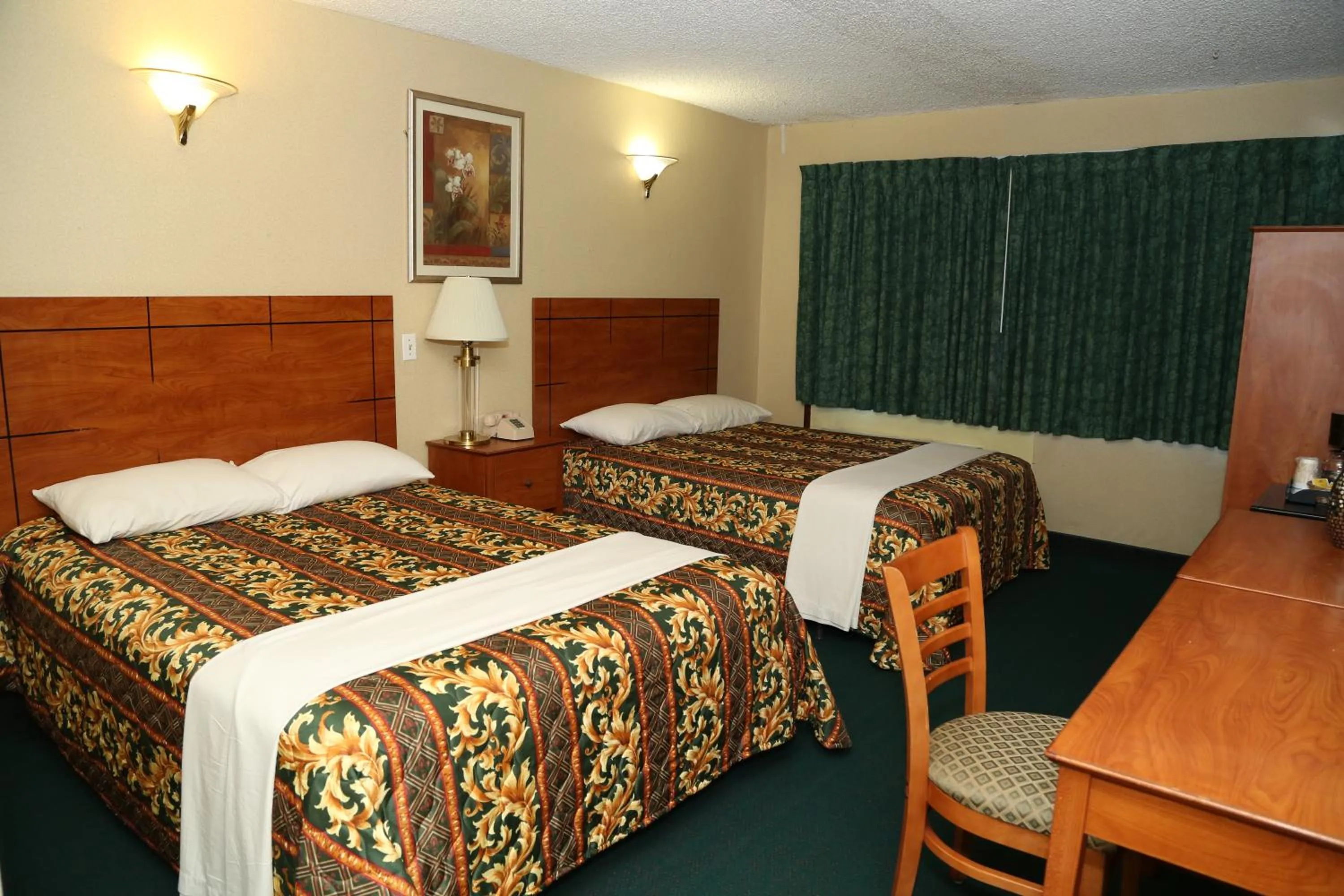 Photo of the whole room in JFK Inn