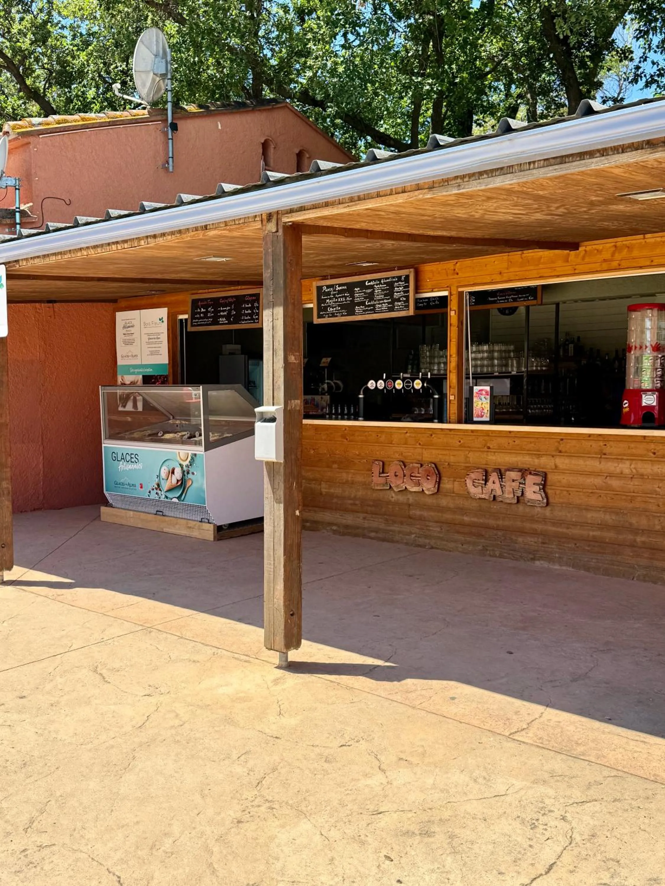 Lounge or bar in Camping Le Bois Fleuri