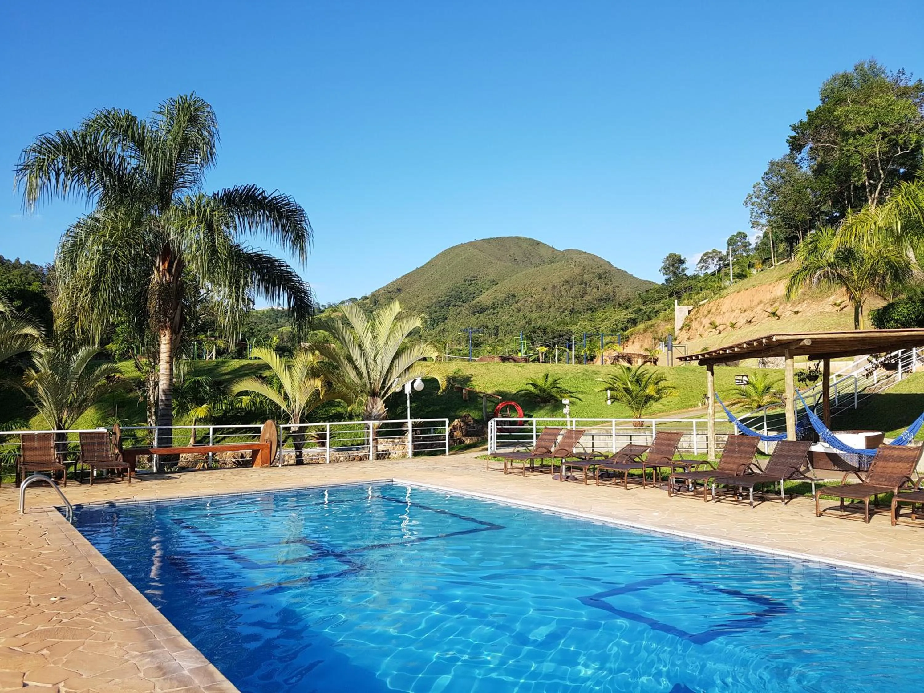 Swimming pool in Pousada Nefelibatas