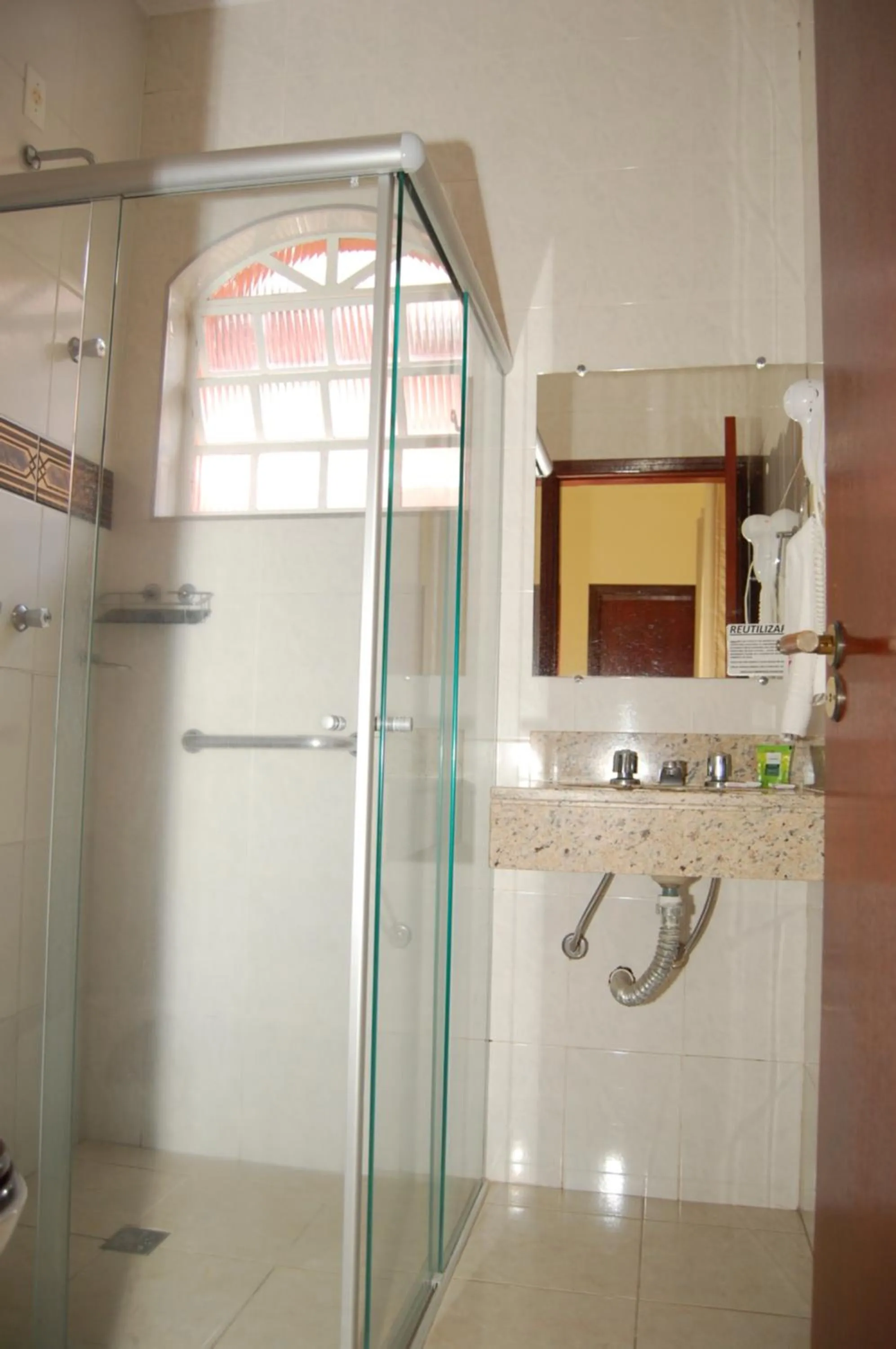 Shower in Pousada Nefelibatas