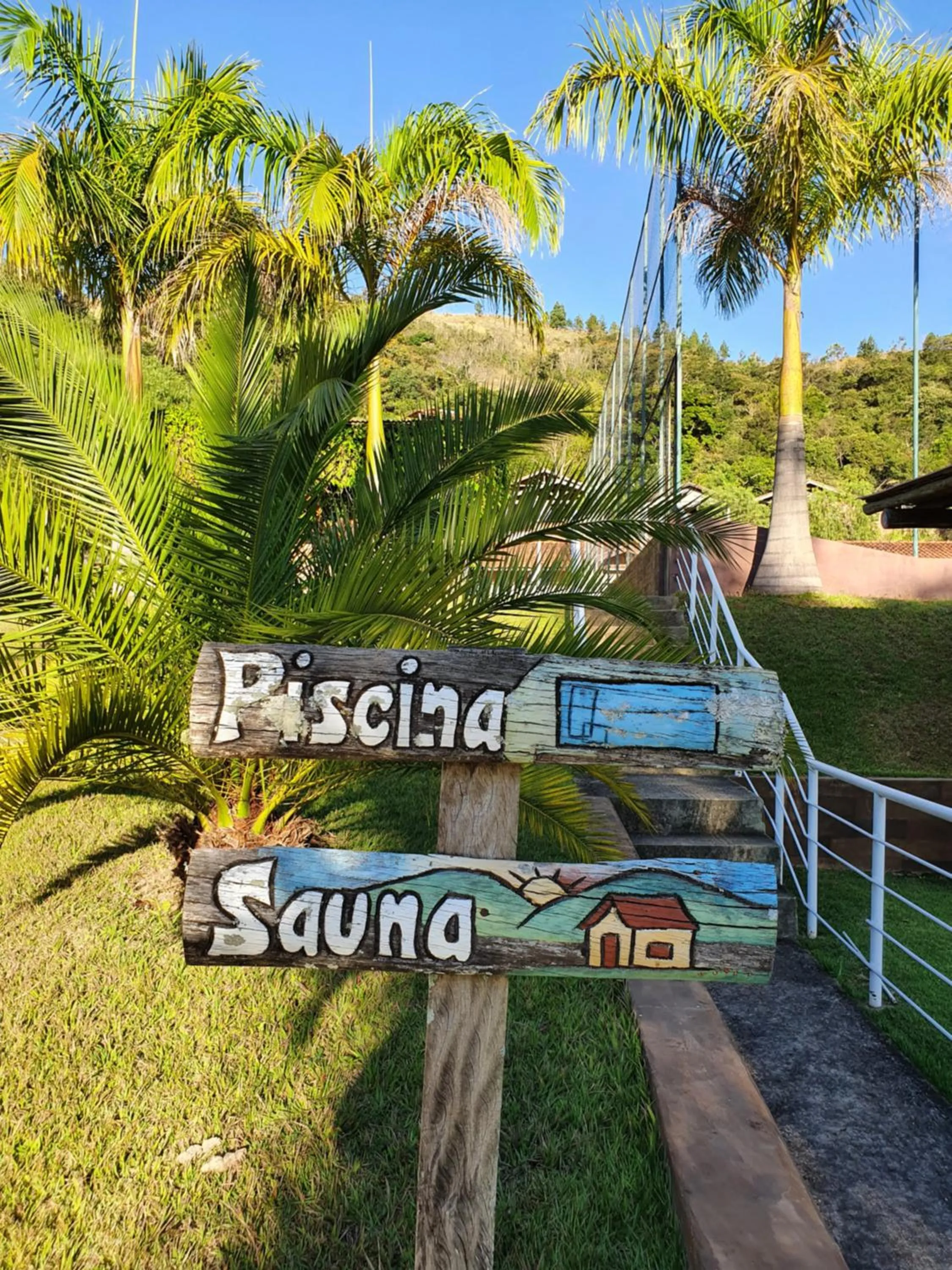 Property logo or sign in Pousada Nefelibatas