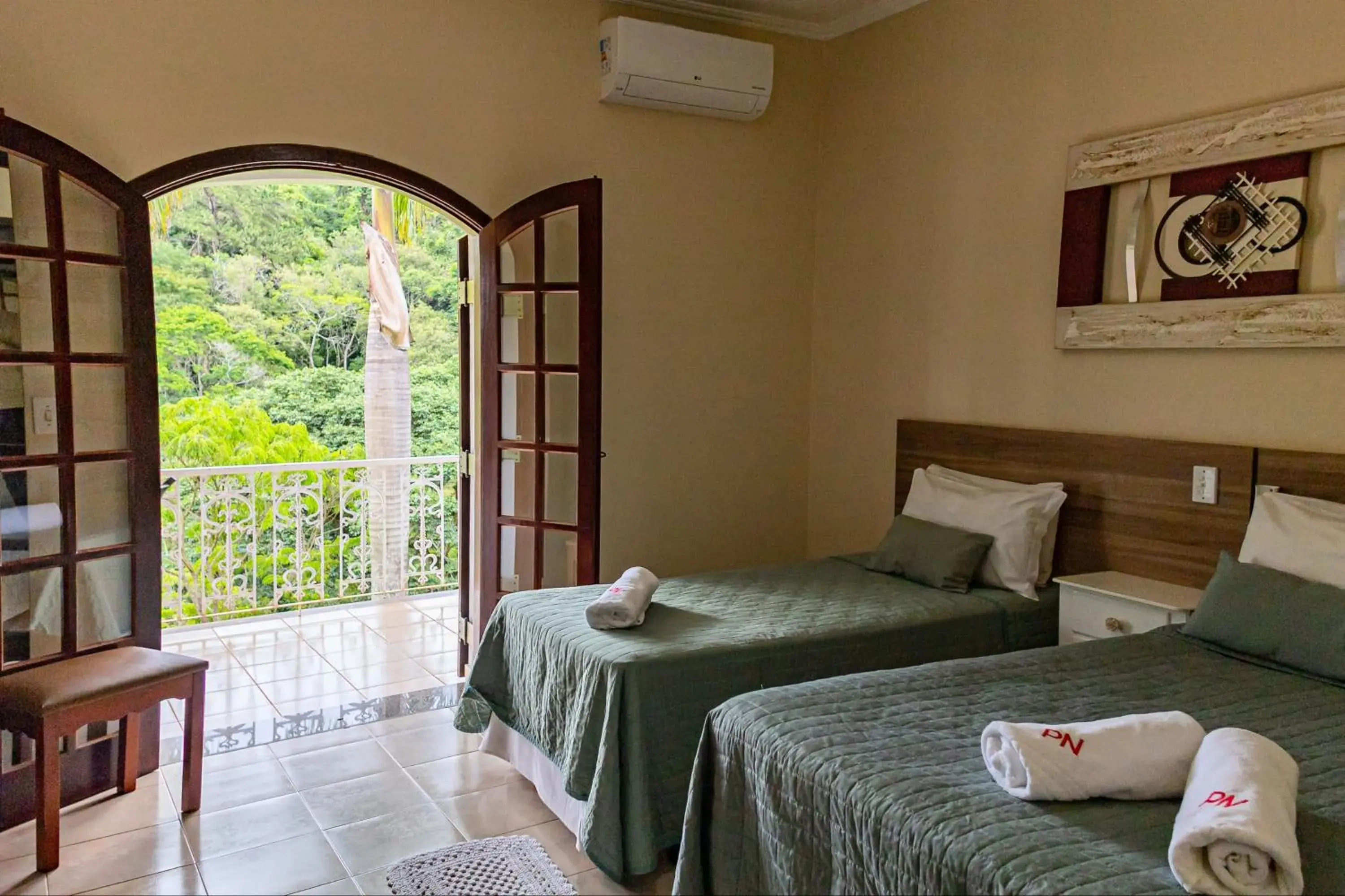 Luxury Triple Room in Pousada Nefelibatas Luxury Triple Room in Pousada Nefelibatas