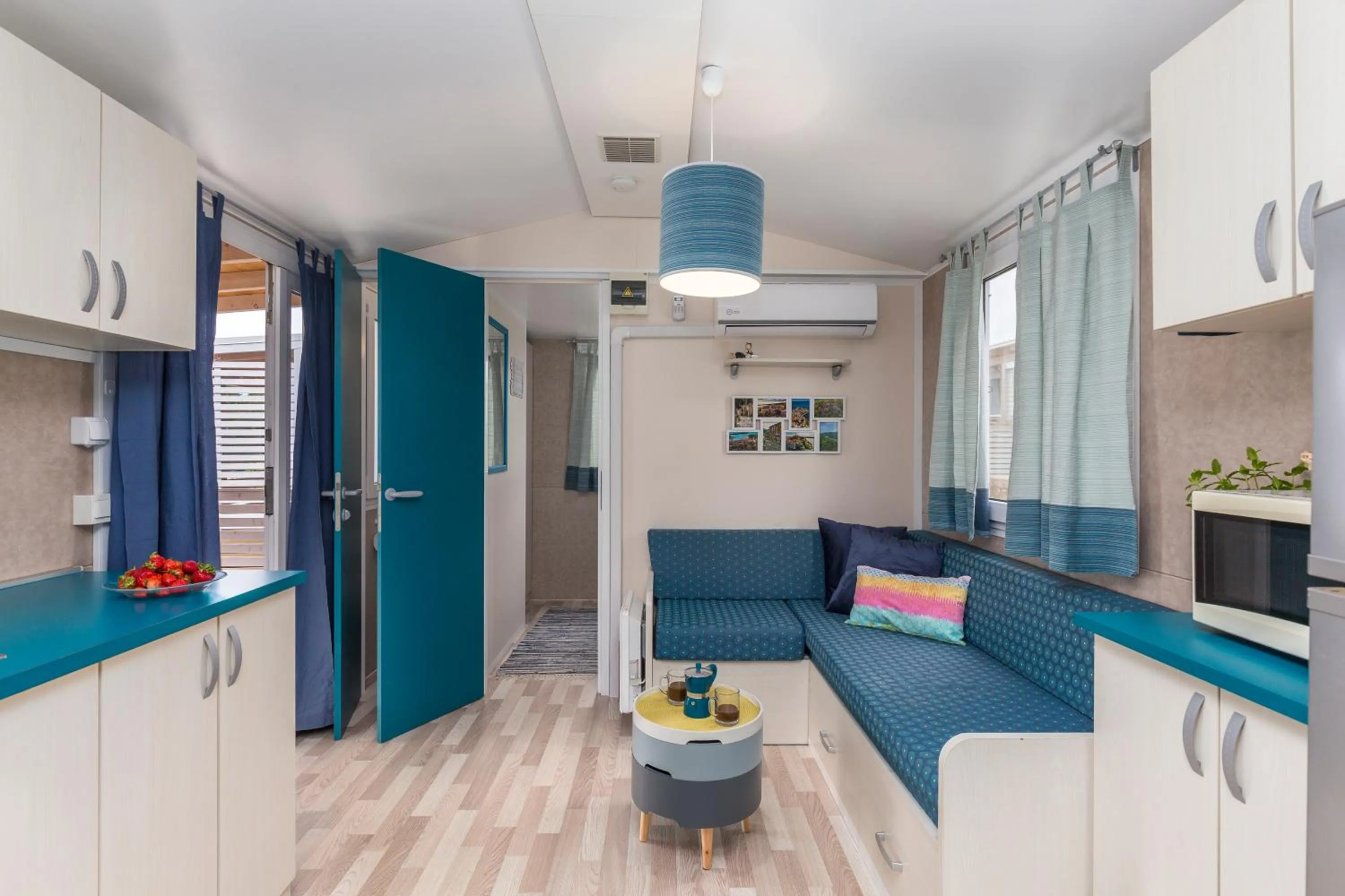 Living room in West Coast Mobilhome with XXL Terrace