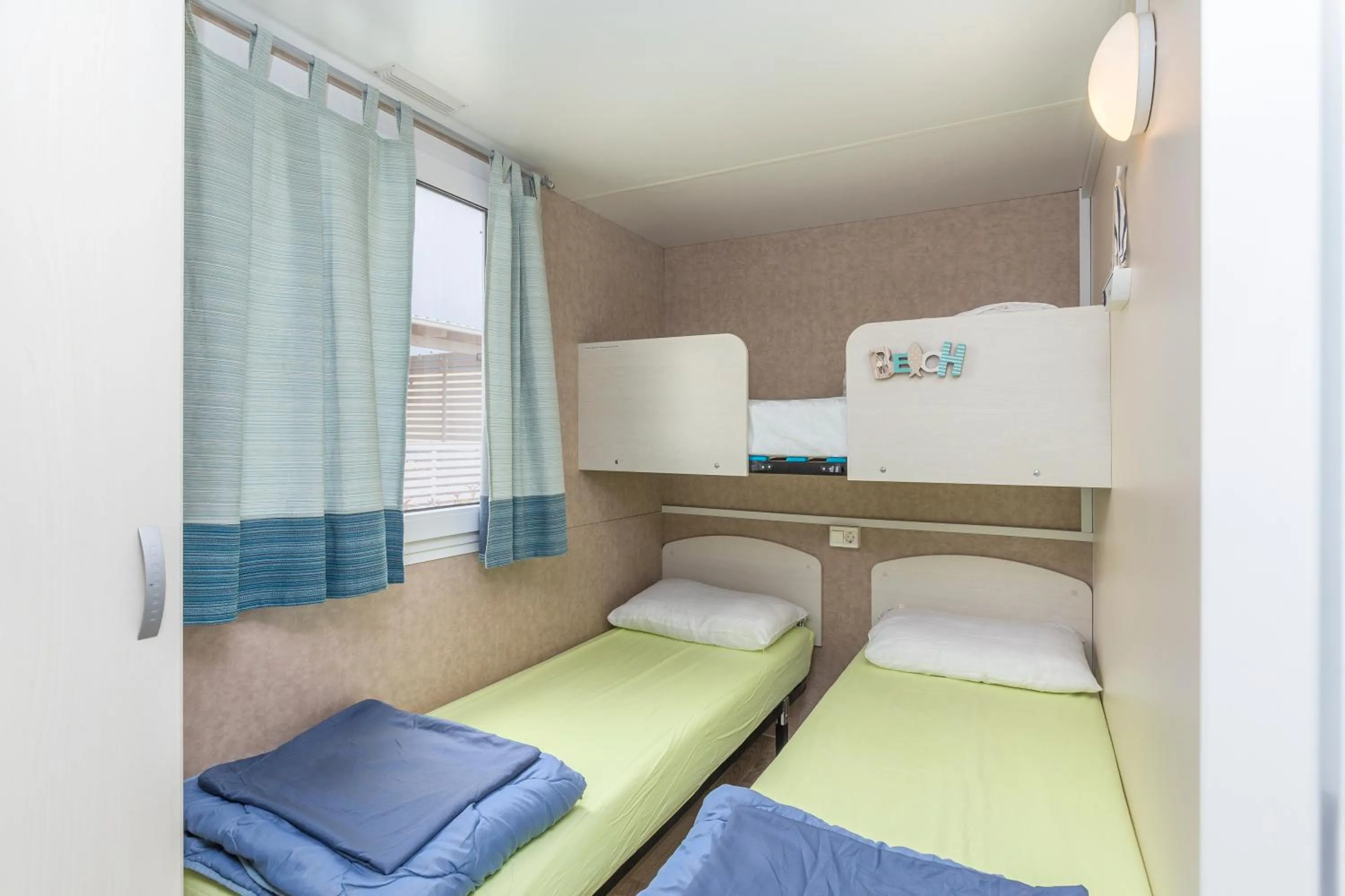 Bedroom, Bed in West Coast Mobilhome with XXL Terrace