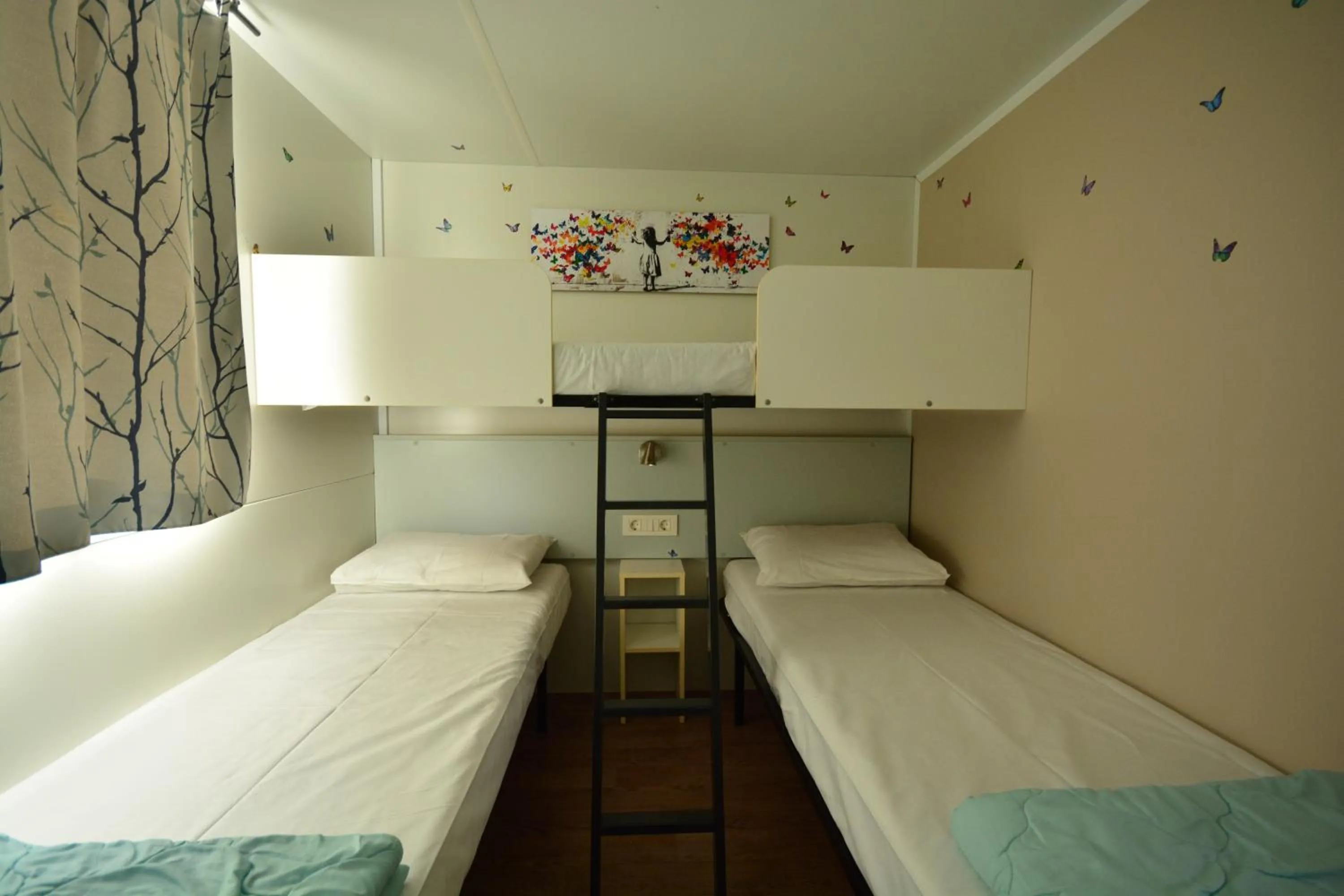 Bedroom, Bed in West Coast Mobilhome with XXL Terrace