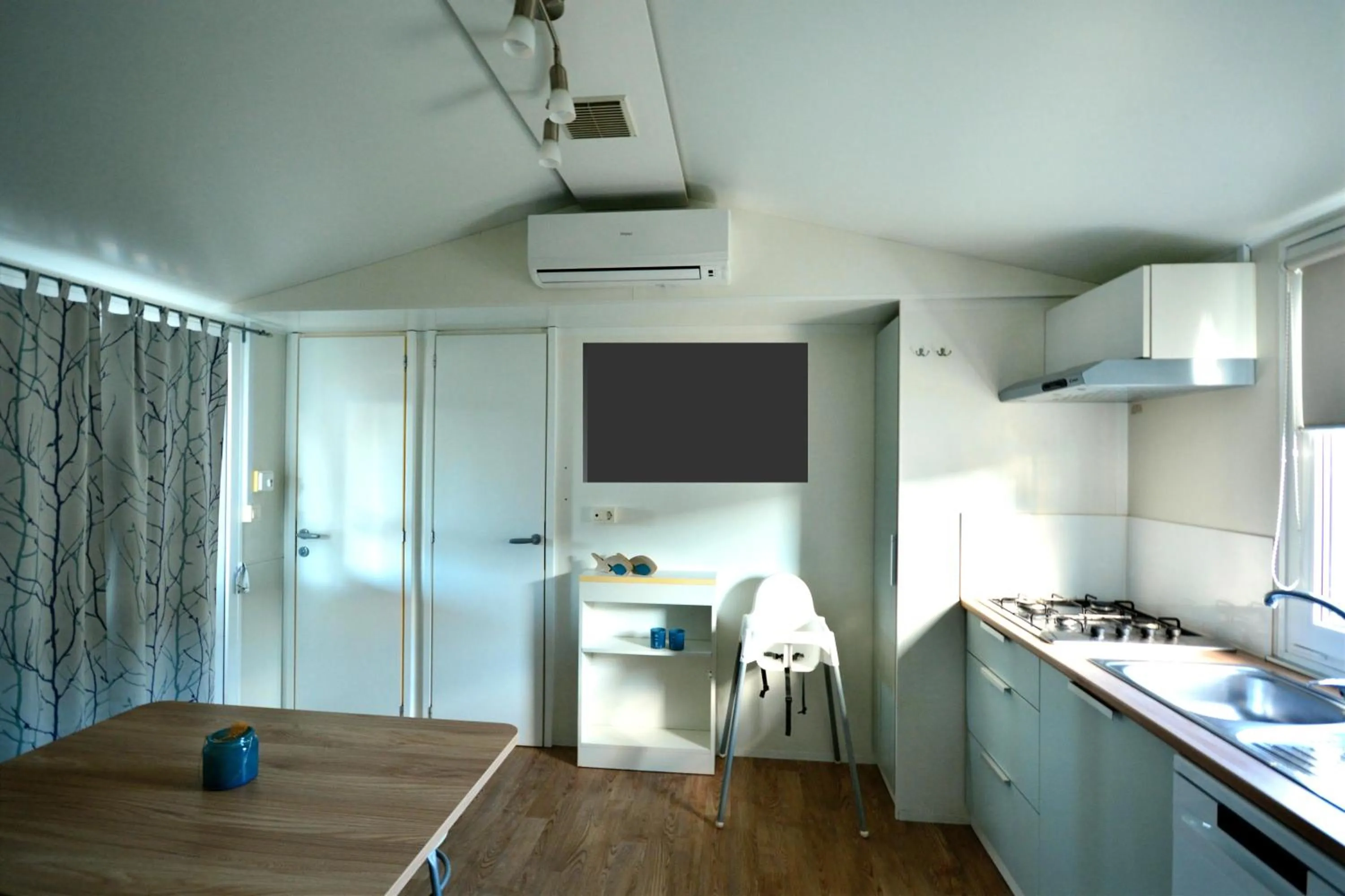 TV and multimedia in West Coast Mobilhome with XXL Terrace