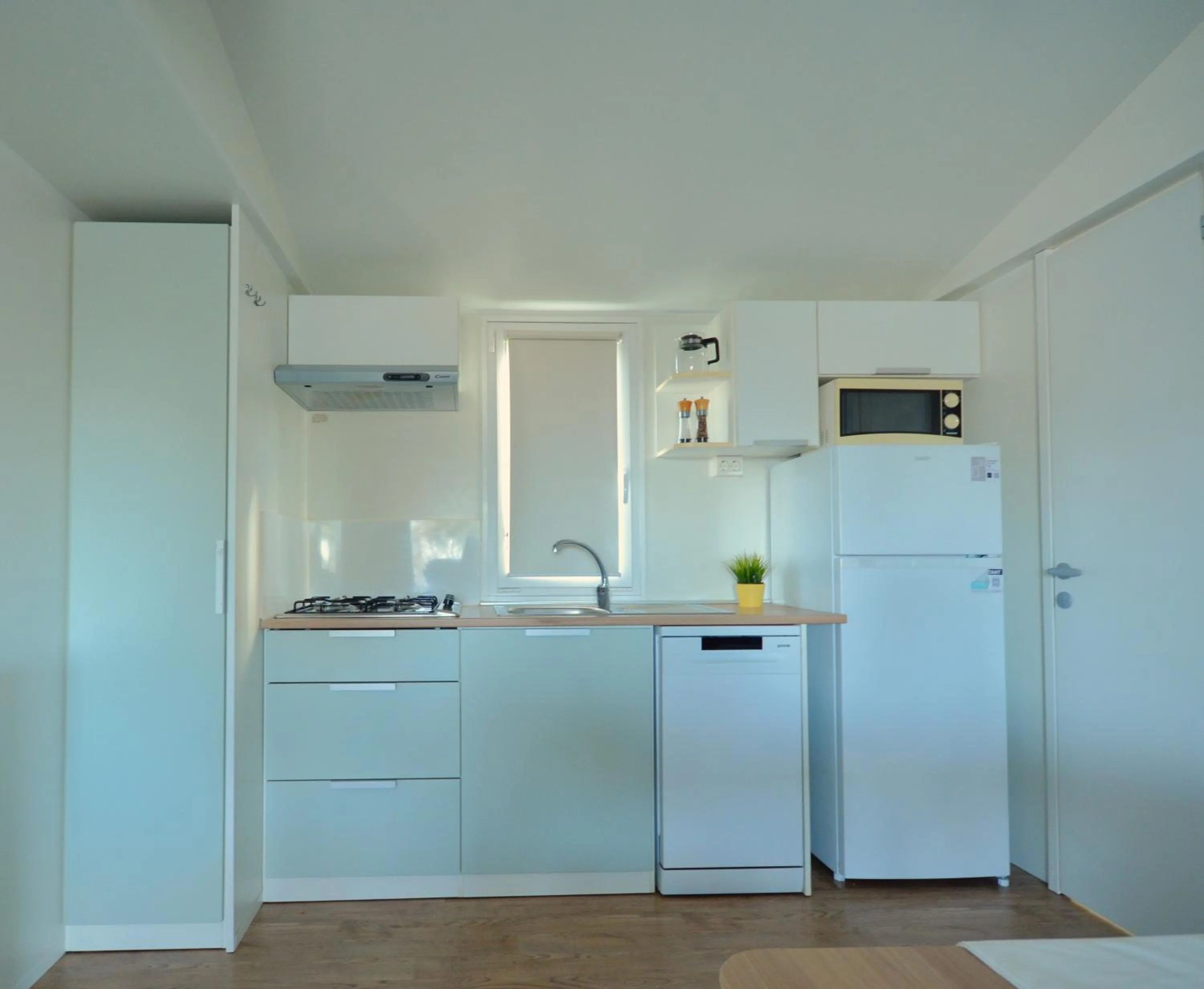 kitchen in West Coast Mobilhome with XXL Terrace