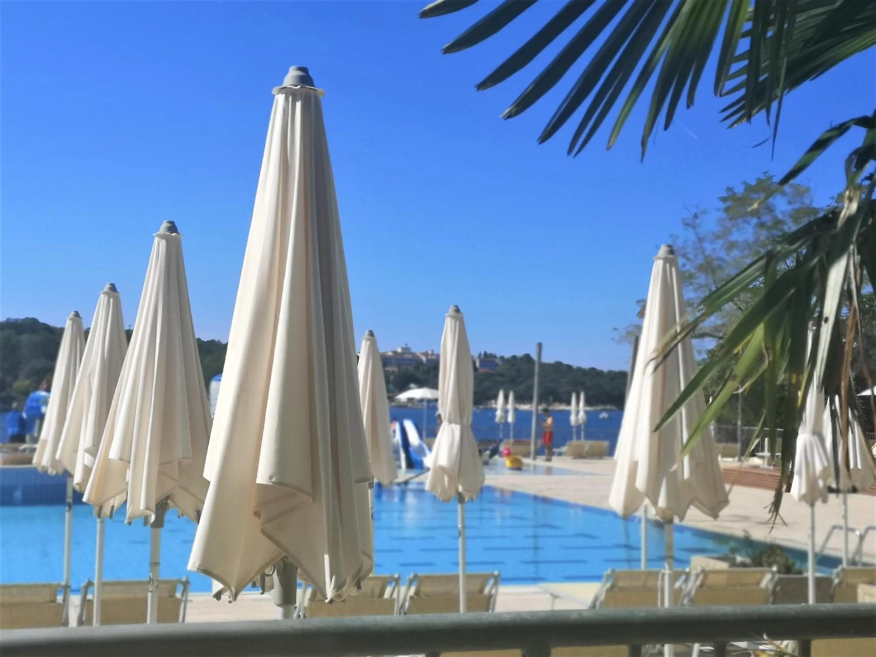Swimming pool in West Coast Mobilhome with XXL Terrace