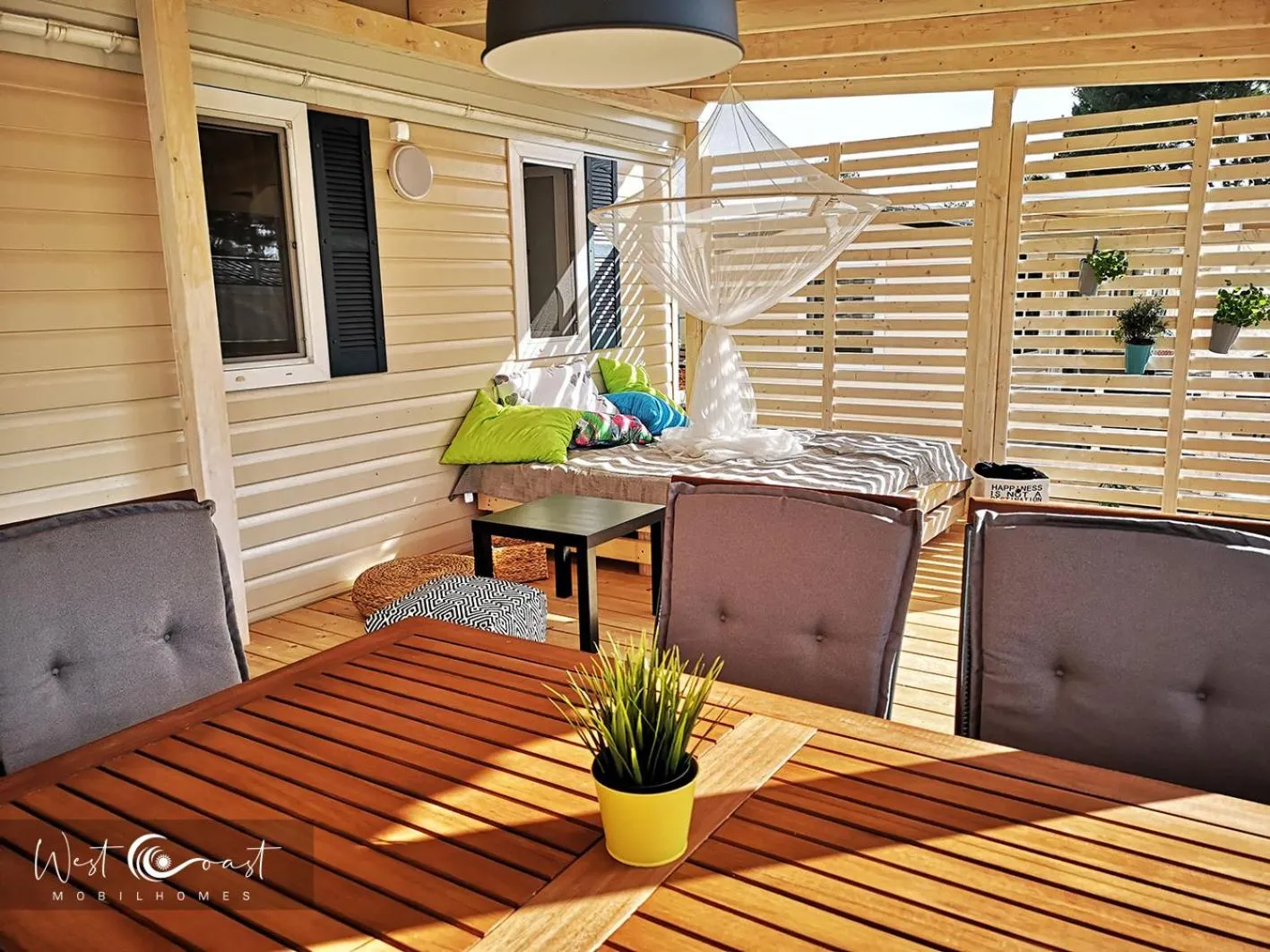 Patio in West Coast Mobilhome with XXL Terrace