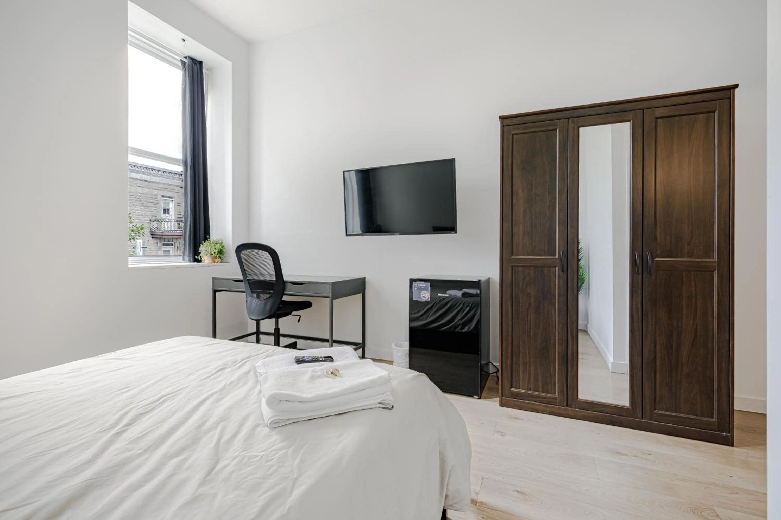 Bed in HoMa Homestay Hotel by Olympic Stadium Montreal Auberge-Hostel