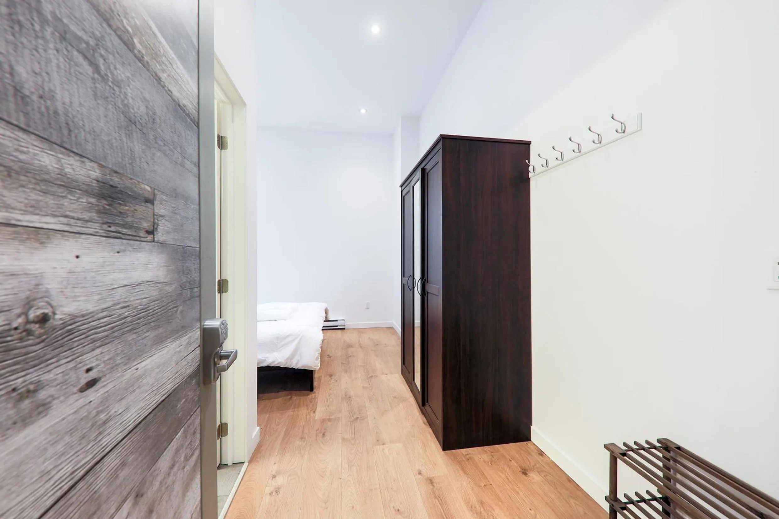 wardrobe, Bed in HoMa Homestay Hotel by Olympic Stadium Montreal Auberge-Hostel