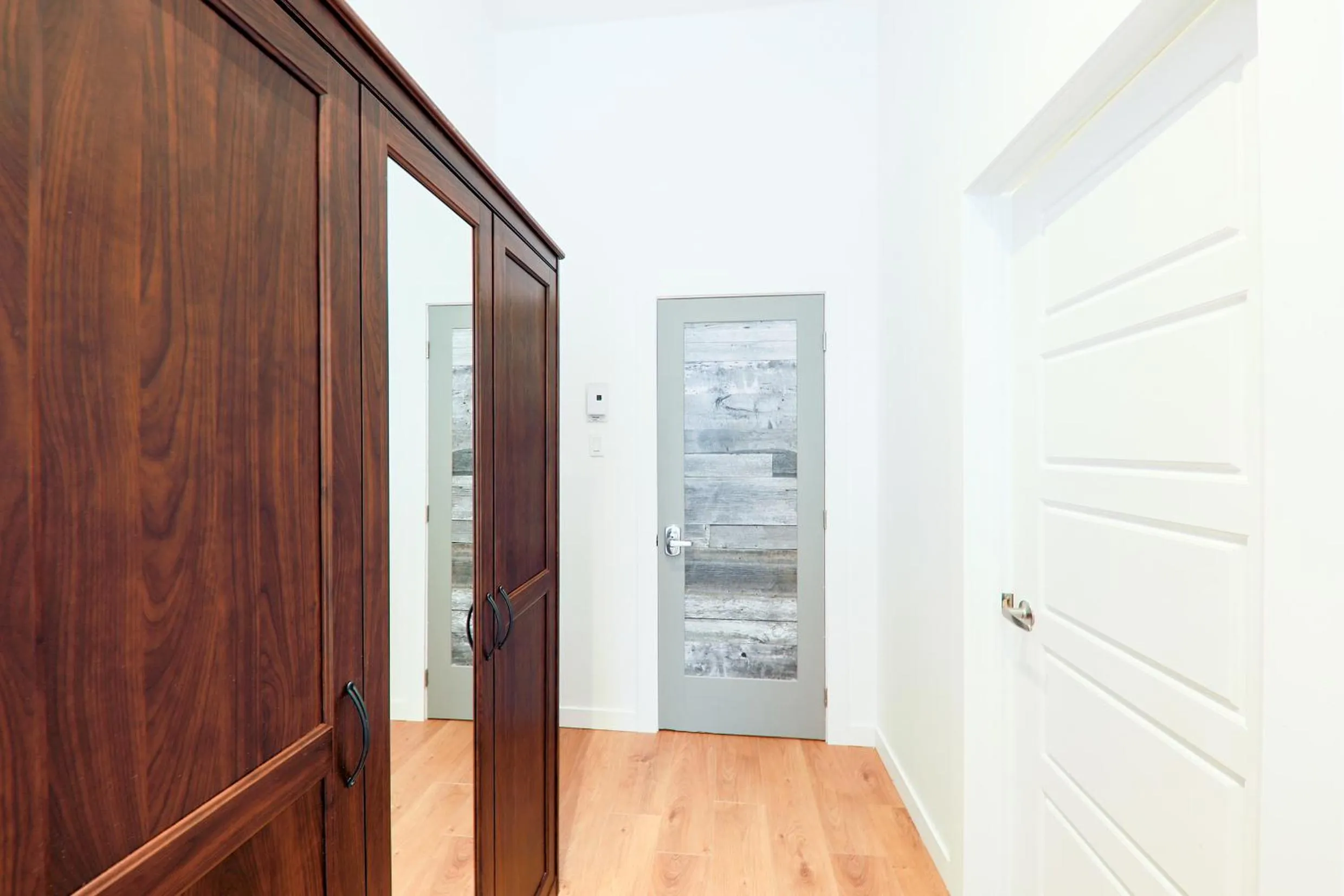 wardrobe in HoMa Homestay Hotel by Olympic Stadium Montreal Auberge-Hostel