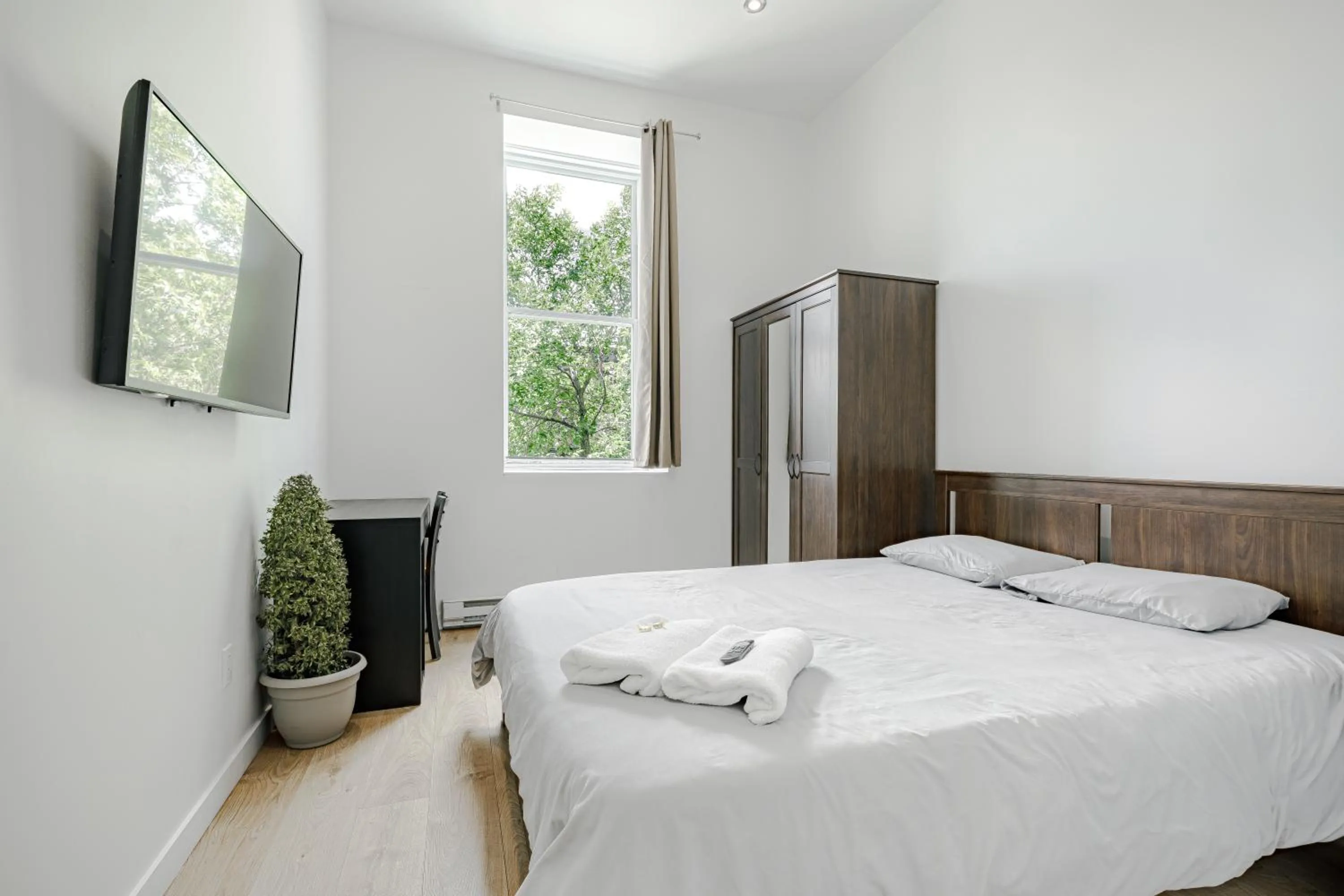 Bed in HoMa Homestay Hotel by Olympic Stadium Montreal Auberge-Hostel