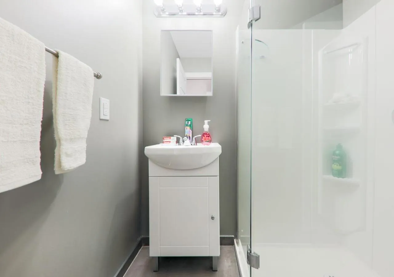 Shower in HoMa Homestay Hotel by Olympic Stadium Montreal Auberge-Hostel