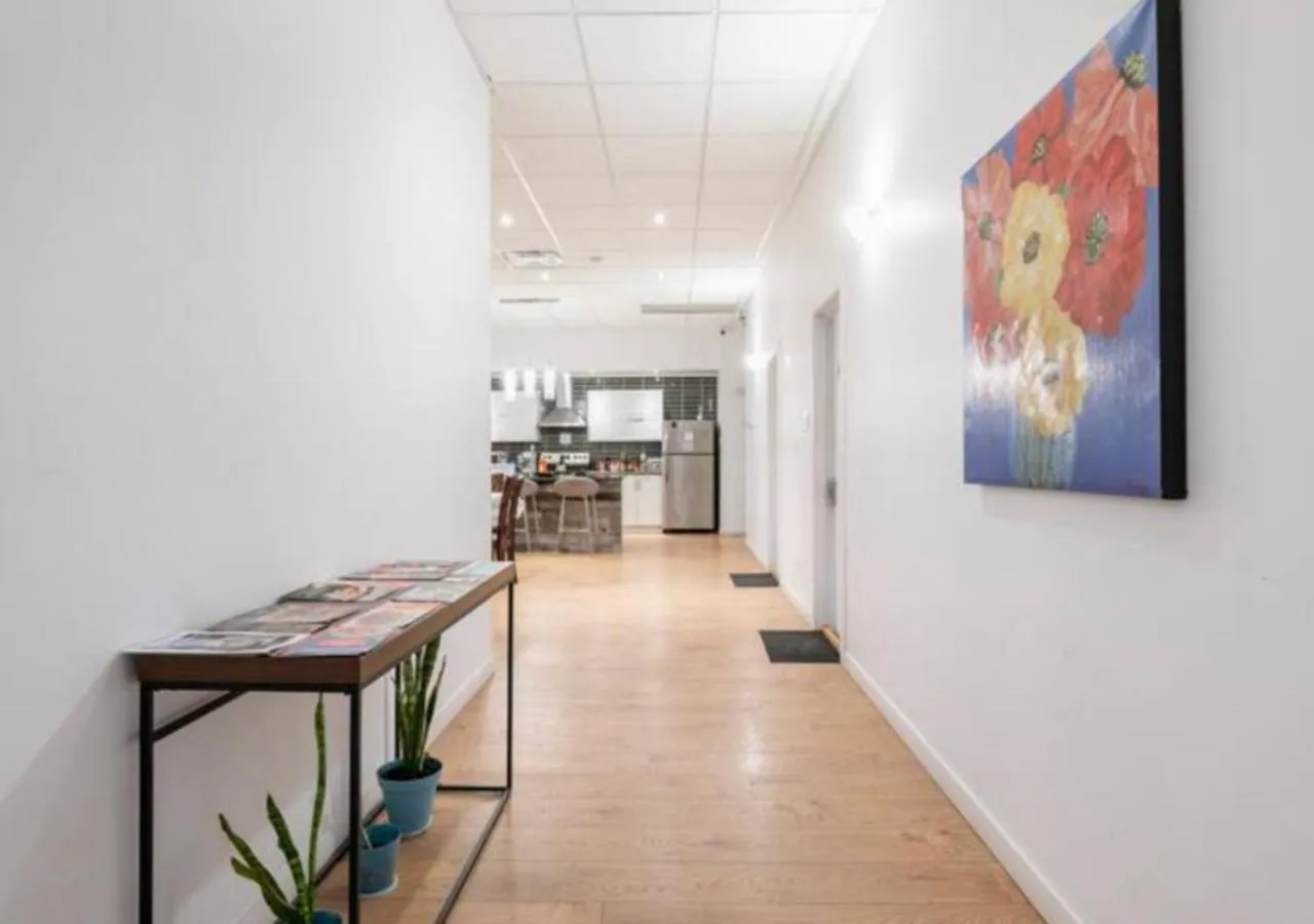 Lobby or reception in HoMa Homestay Hotel by Olympic Stadium Montreal Auberge-Hostel