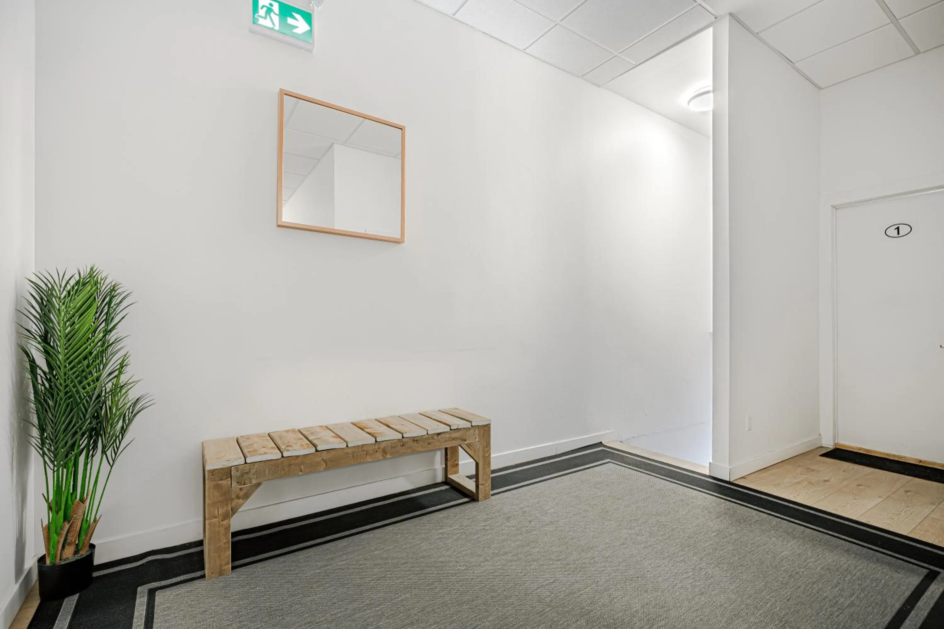 Facade/entrance in HoMa Homestay Hotel by Olympic Stadium Montreal Auberge-Hostel