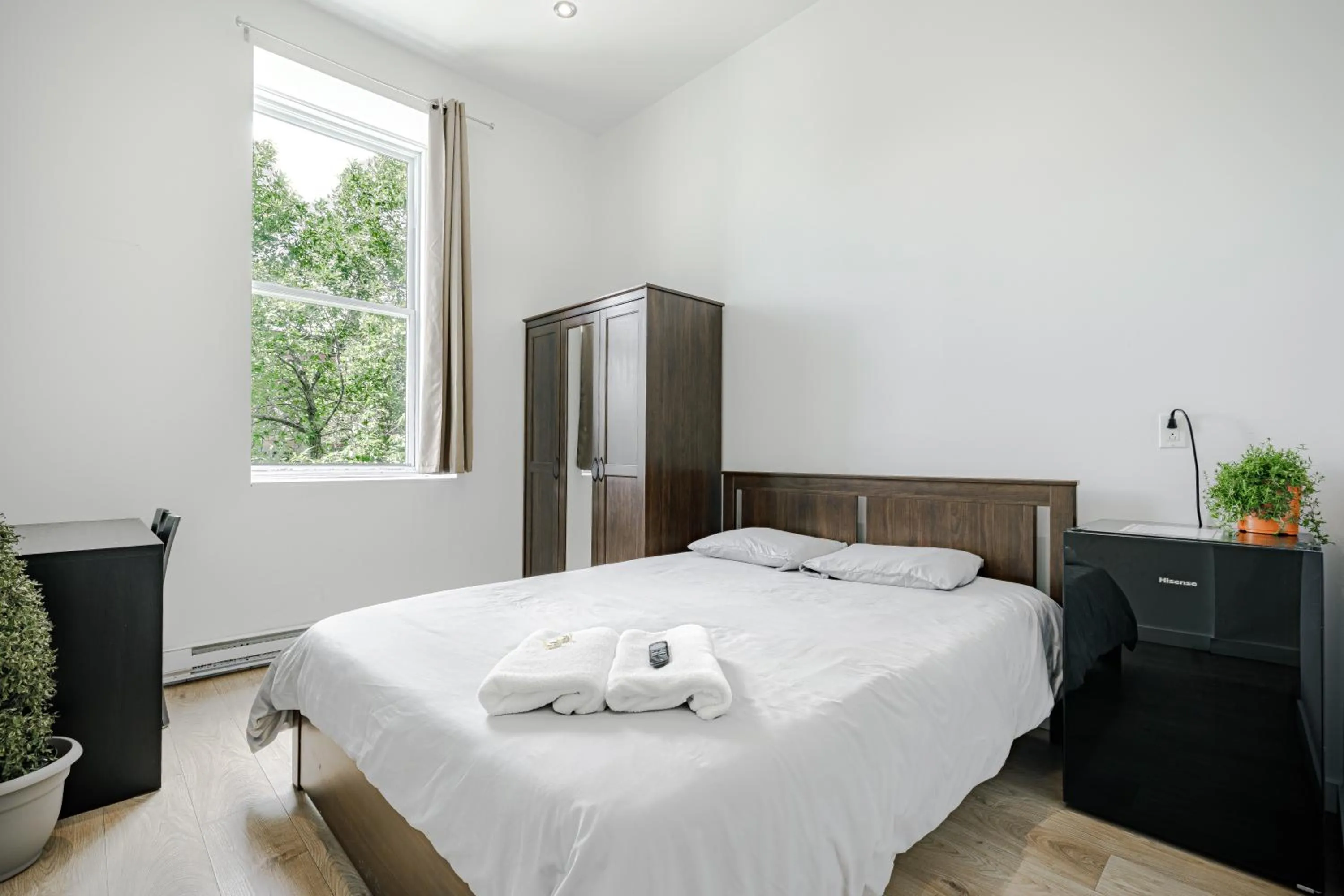 Bed in HoMa Homestay Hotel by Olympic Stadium Montreal Auberge-Hostel