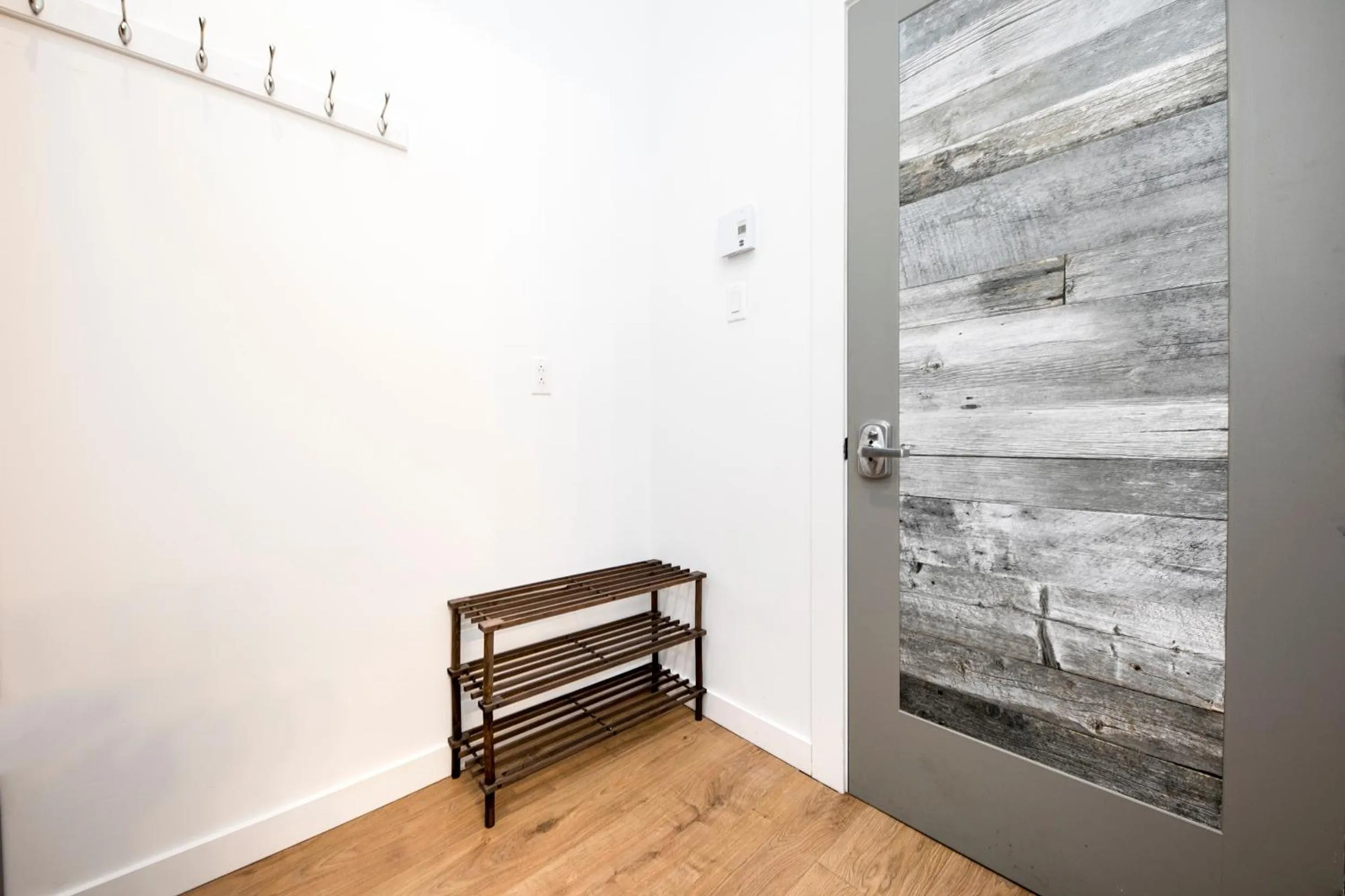 wardrobe in HoMa Homestay Hotel by Olympic Stadium Montreal Auberge-Hostel